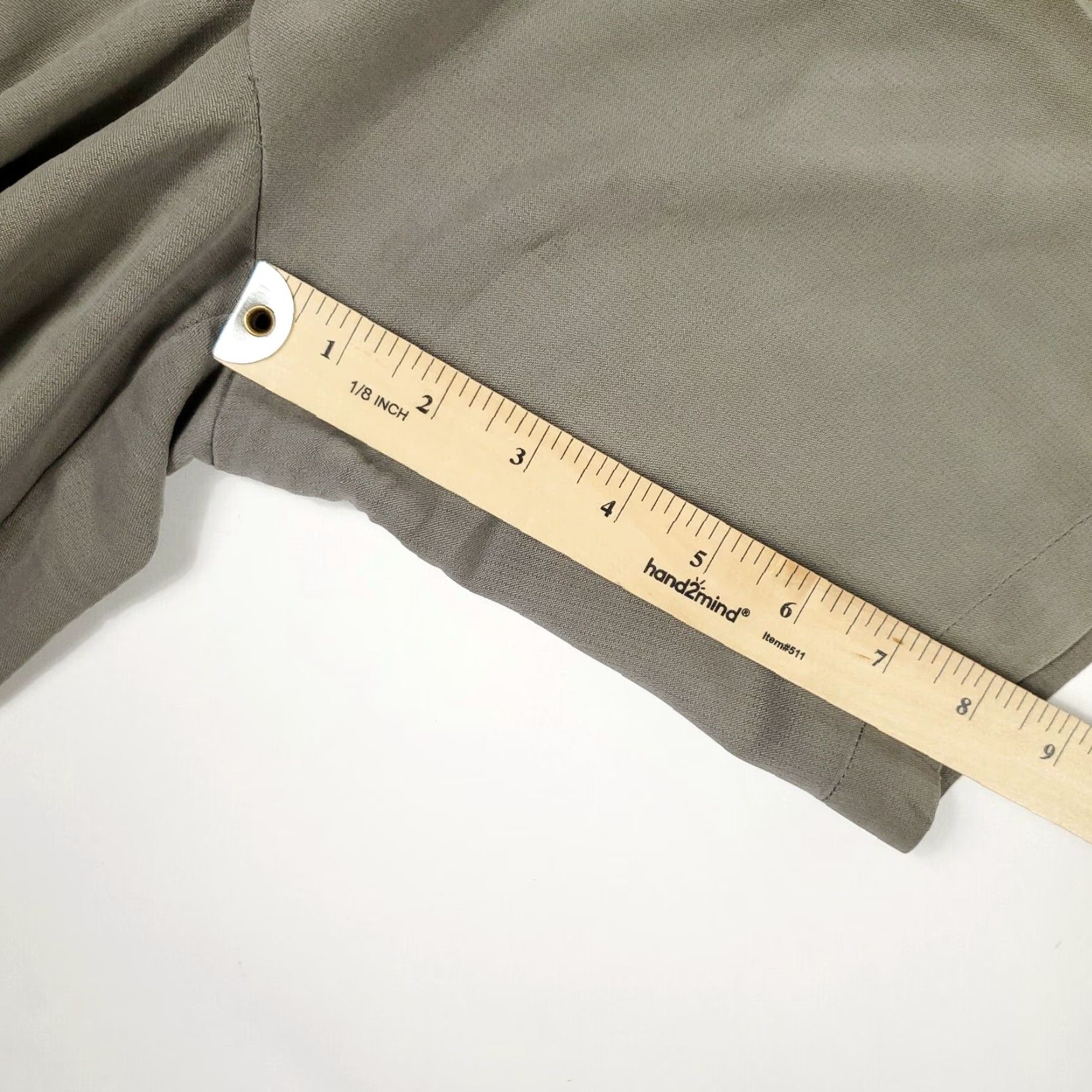 Tommy Bahama VINTAGE Tommy Bahama Men's Gray Silk Chino Shorts Size 35 Pleated Casual Preppy Size US 35 - 7 Thumbnail