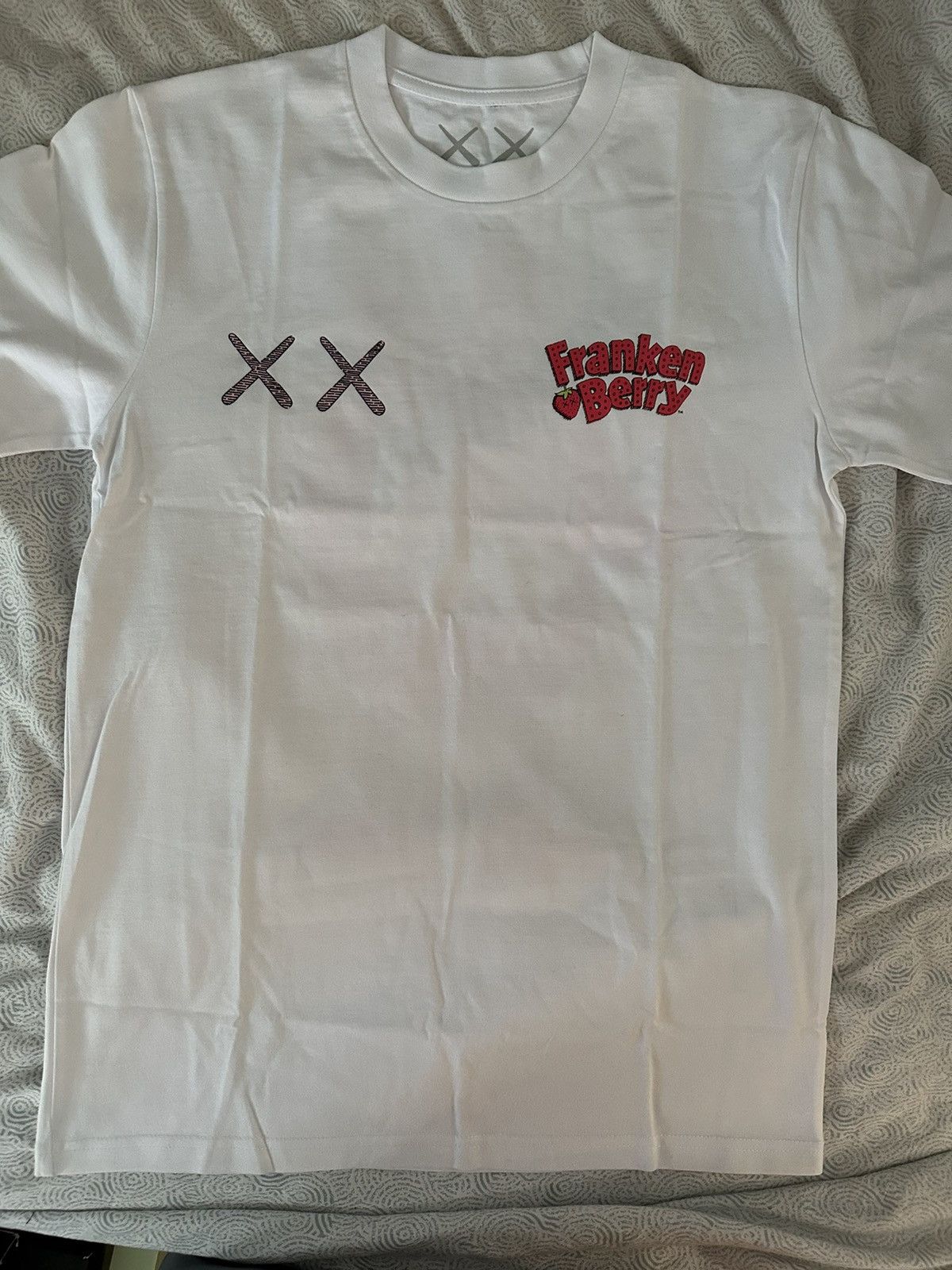 Kaws Kaws x Monsters Frankyn Berry T-shirt White Size US S / EU 44-46 / 1 - 1 Thumbnail