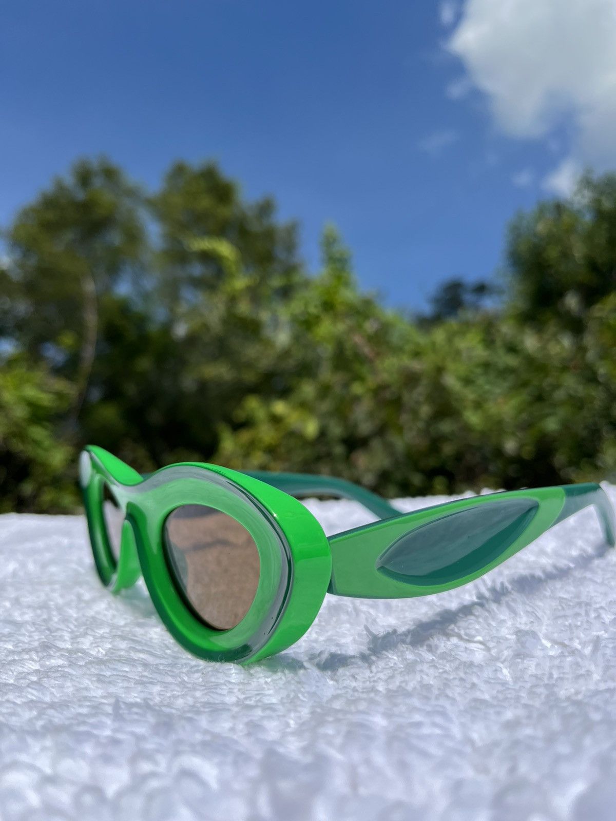 Vintage Green Y2K Futuristic Sun Glasses Green Two Toned Frames Size ONE SIZE - 3 Thumbnail