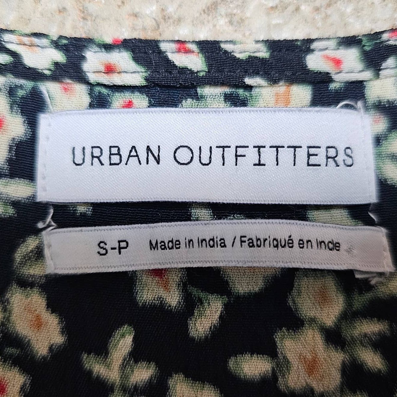 Urban Outfitters Urban Outfitters Black Floral Mini Dress Ruffle Hem sz Small Size S / US 4 / IT 40 - 5 Thumbnail