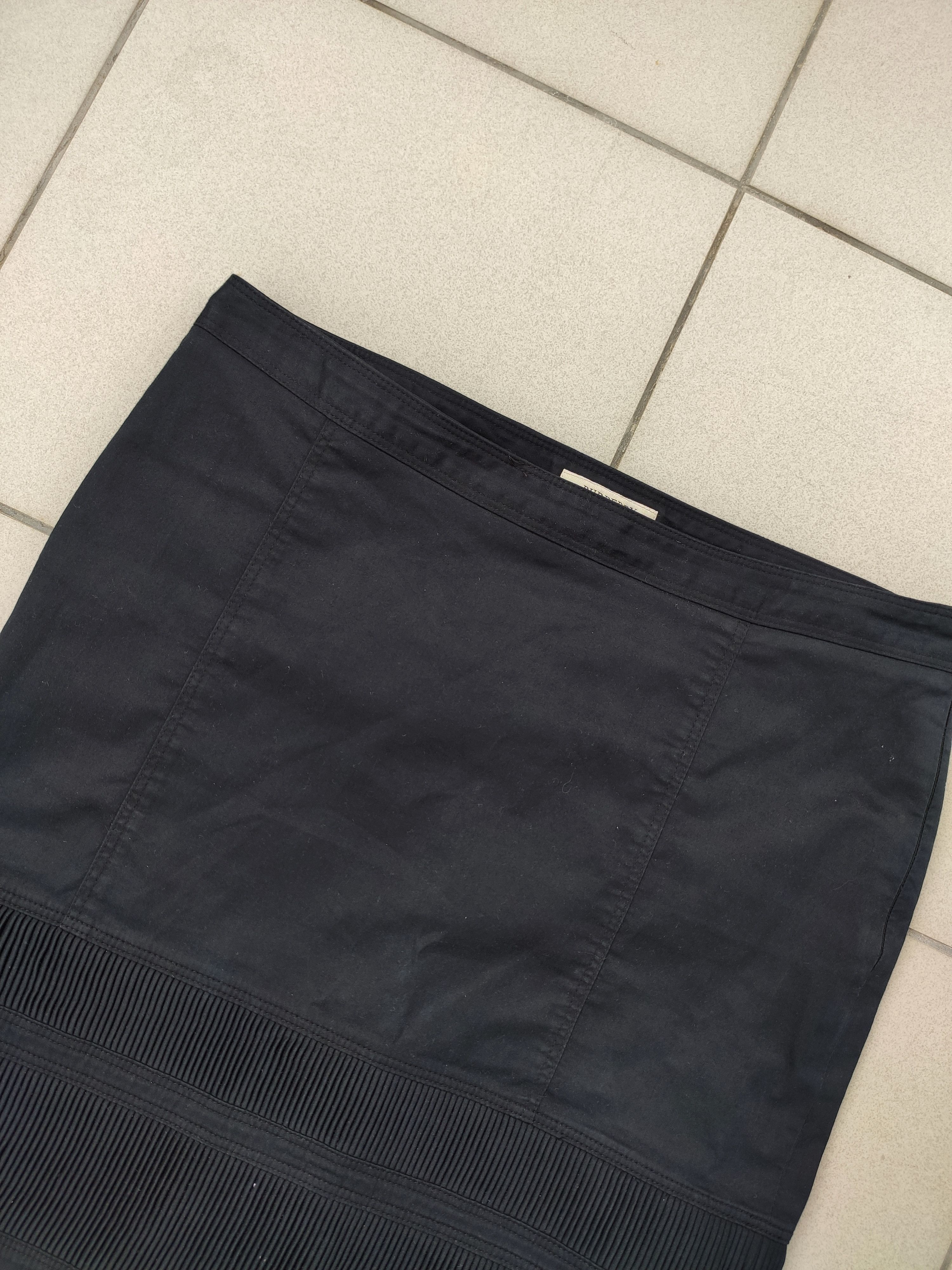 Burberry Burberry women skirt black basic old money Size 27" / US 4 / IT 40 - 2 Thumbnail