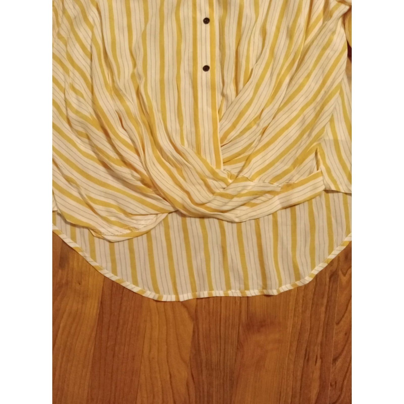 Vintage A.N.A. Blouse Striped Lightweight L Women’s 40" Chest Asymmetrical Waist White Yellow Striped Lifetime Size L / US 10 / IT 46 - 4 Thumbnail