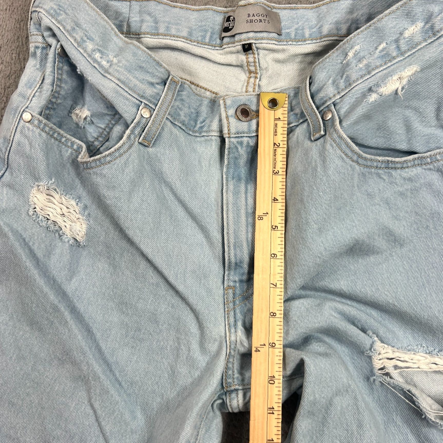 Levi's VINTAGE Levi's Silver Tab Baggy Light Wash Denim Shorts 31 Distressed Skater Jeans Shorts 90s Jorts Mens Size US 31 - 4 Thumbnail