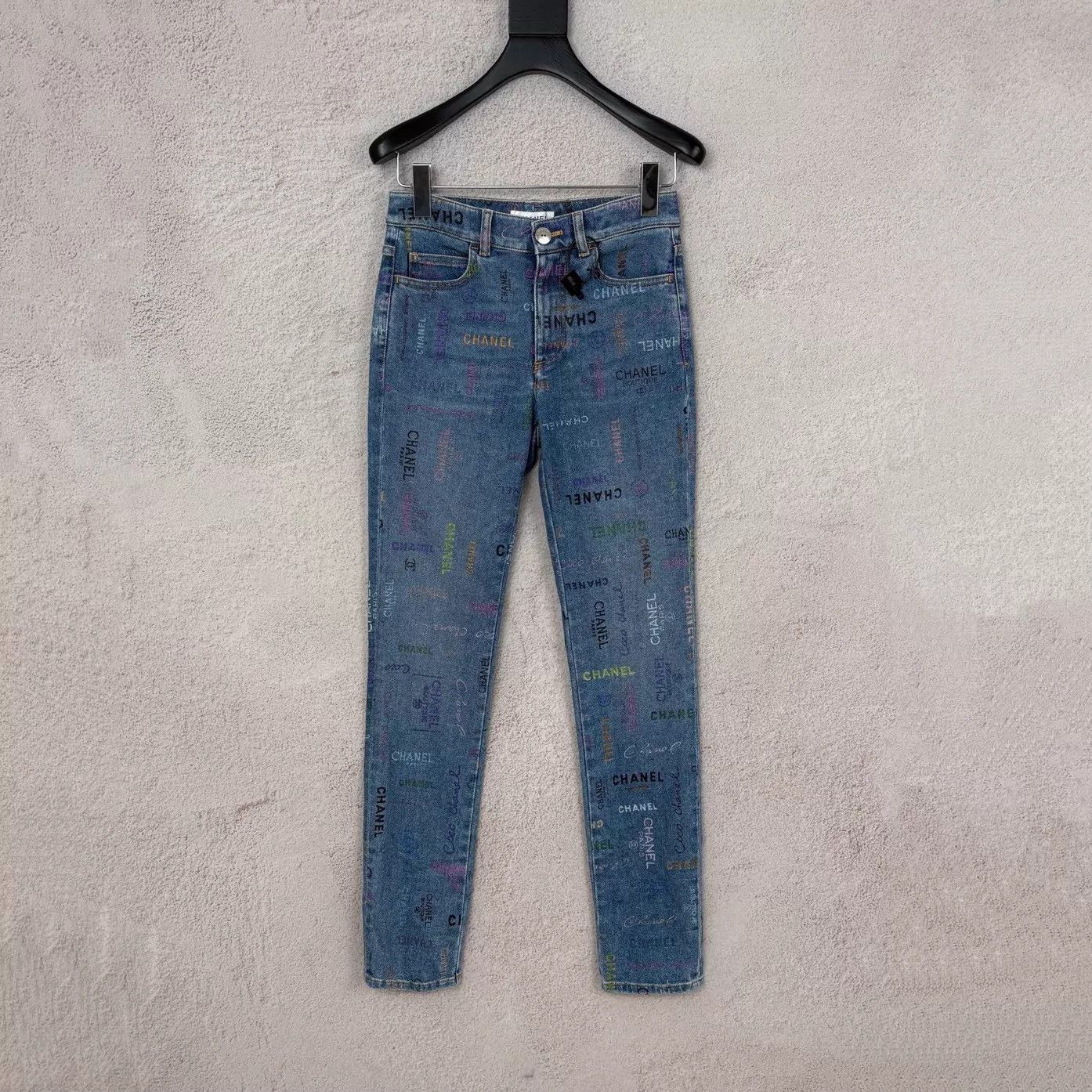 Chanel CHANEL SS22 Logo Graffiti All-over Print Jeans 34 Size 25" / US 0 / IT 36 - 1 Thumbnail