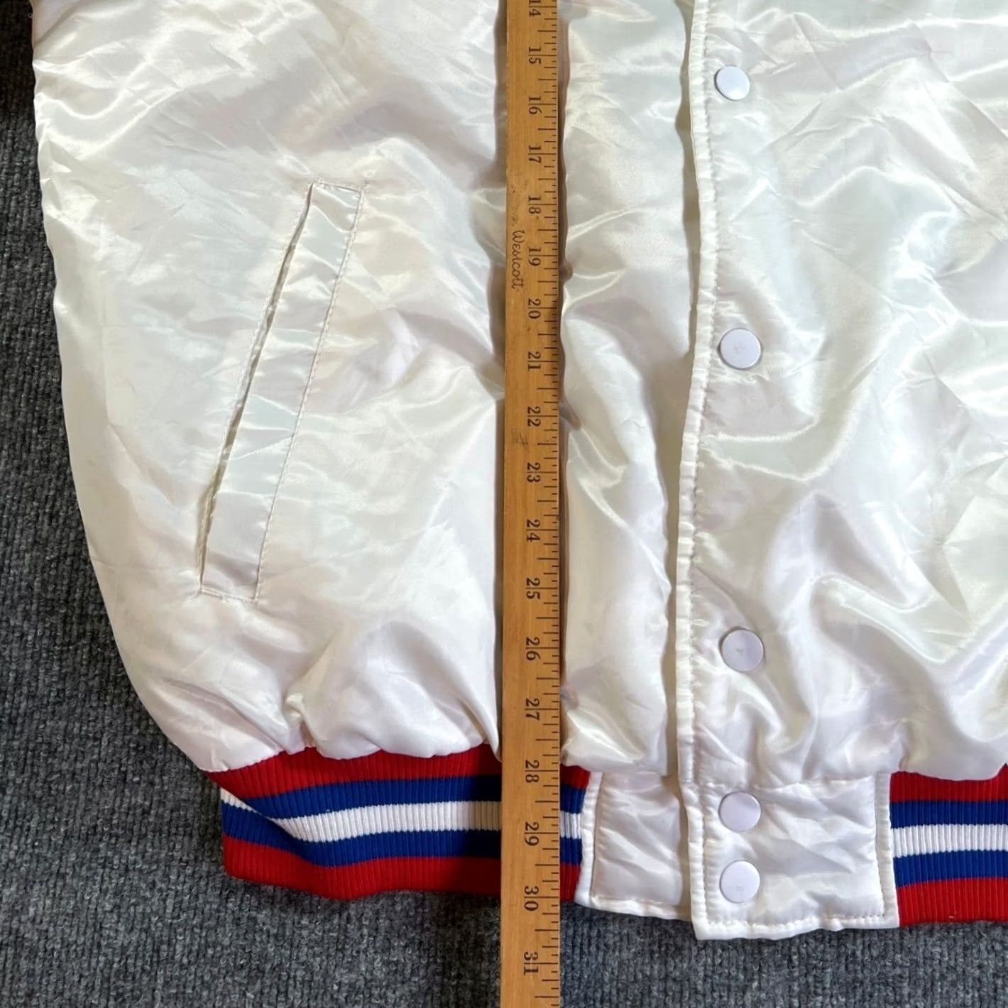 Starter VINTAGE Starter Detroit Pistons Jacket Mens 2XL White Satin Varsity Slim Fit Snap Embroidered Logo Quilted Pockets Basketball 90s Hip Hop Streetwear" Size US XXL / EU 58 / 5 - 6 Thumbnail