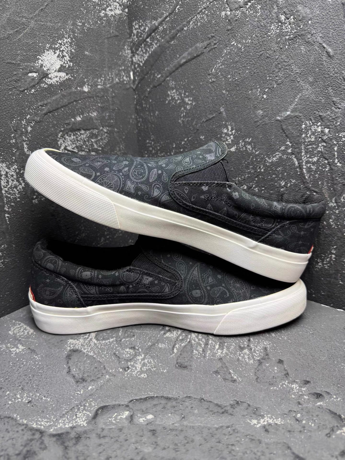 DC DC Black Slip-On Sneakers Q10 Size US 8.5 / EU 41-42 - 5 Thumbnail