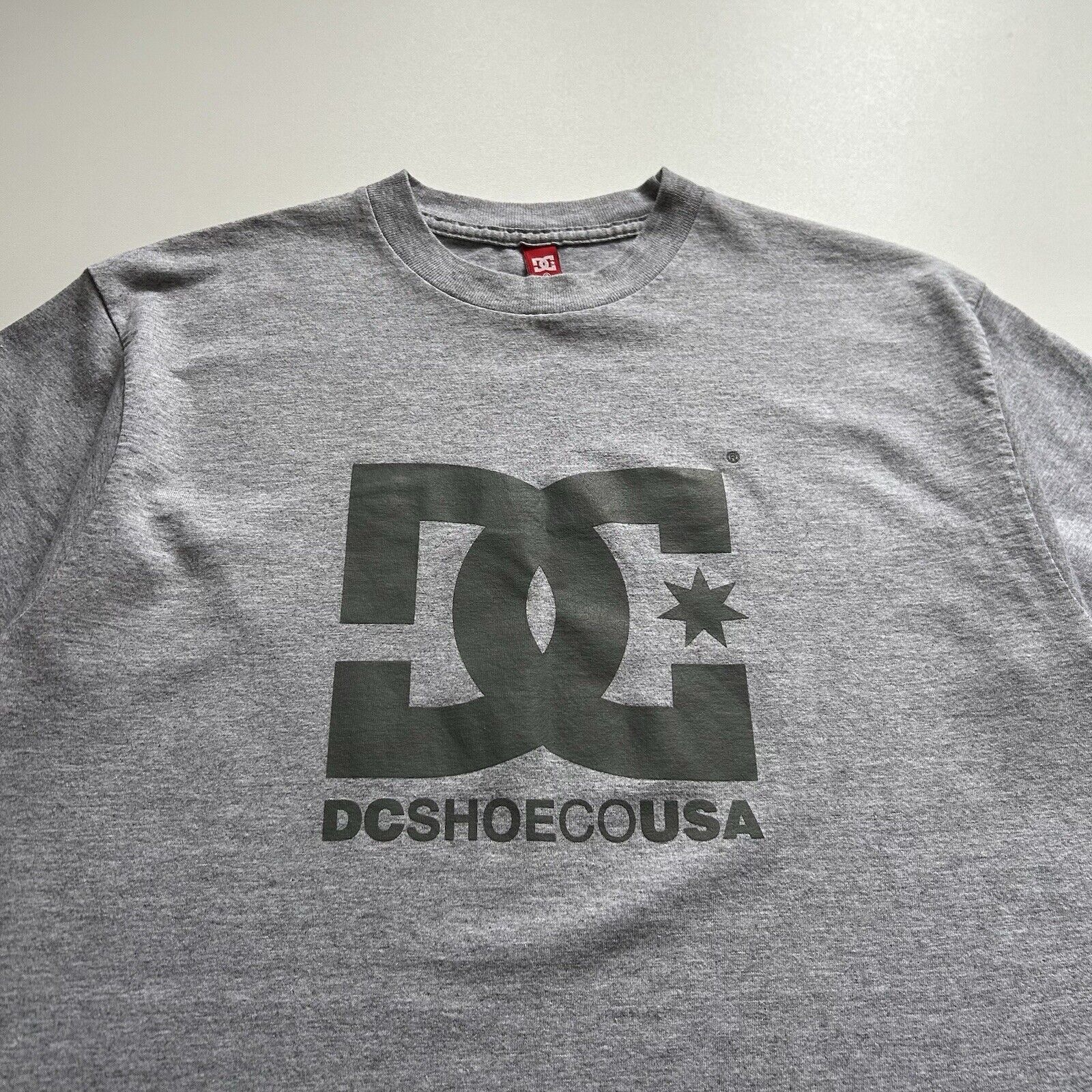 DC Vintage 2000s DC Shoes Co USA Skateboarding T-Shirt Medium Size US M / EU 48-50 / 2 - 2 Thumbnail