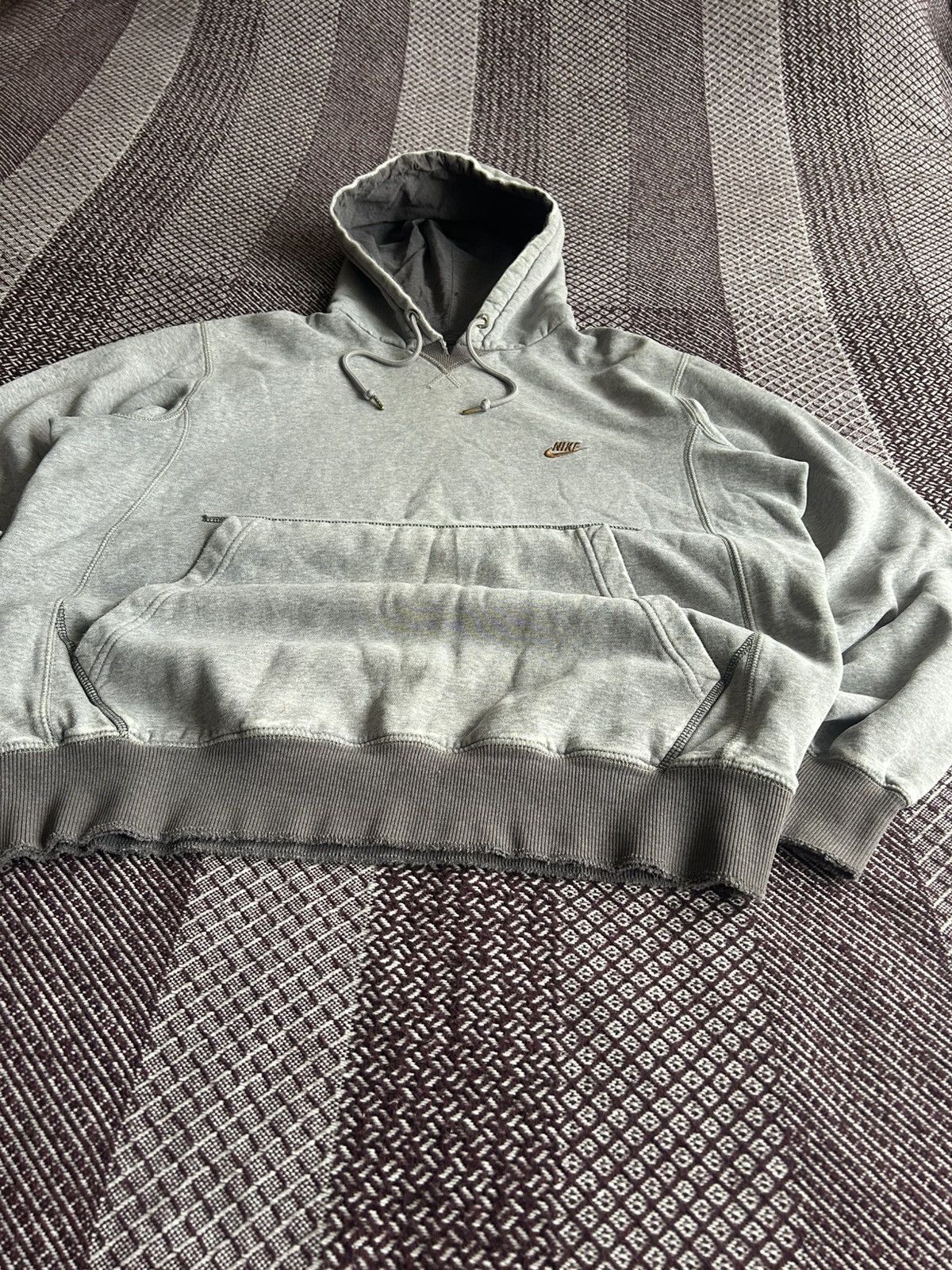 Nike Vintage Nike Distressed Faded Hoodie 00s Streetwear Size M Size US M / EU 48-50 / 2 - 3 Thumbnail