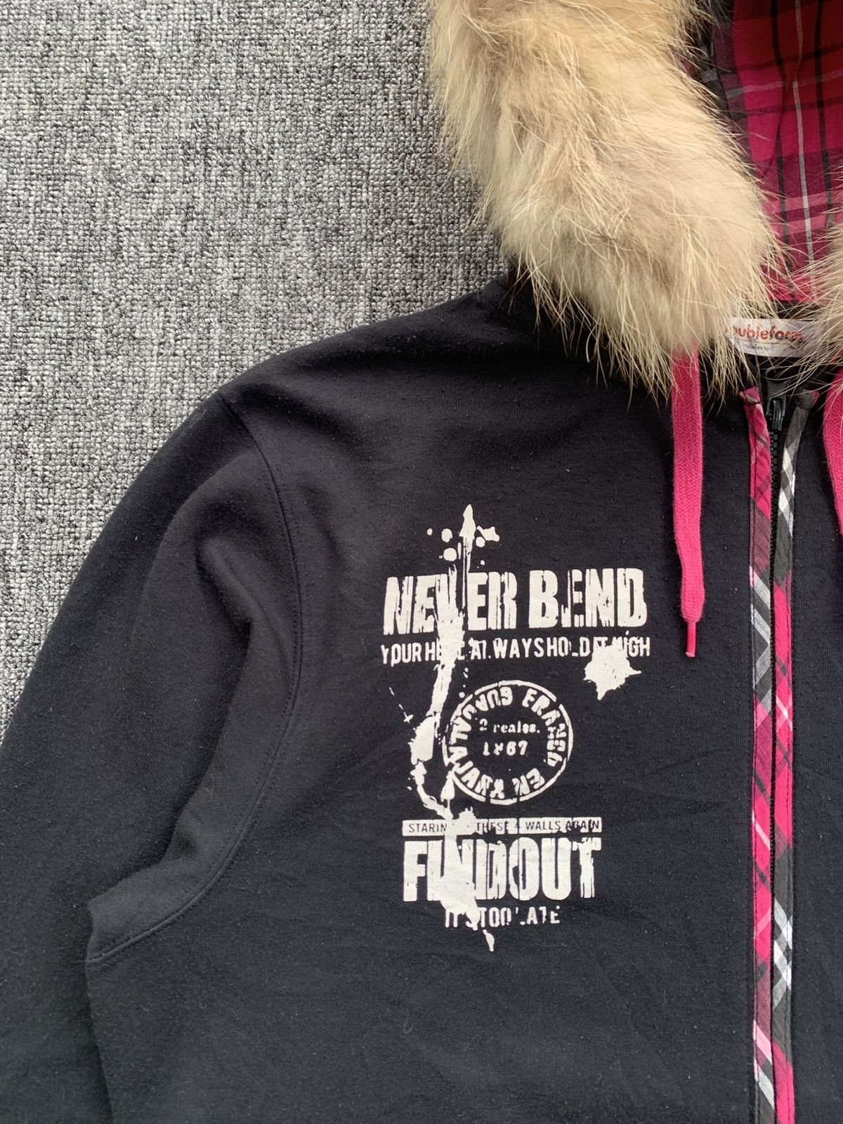 Japanese Brand Double Focus Gothic Poem Black Pink Fur Hoodie Size US L / EU 52-54 / 3 - 4 Thumbnail