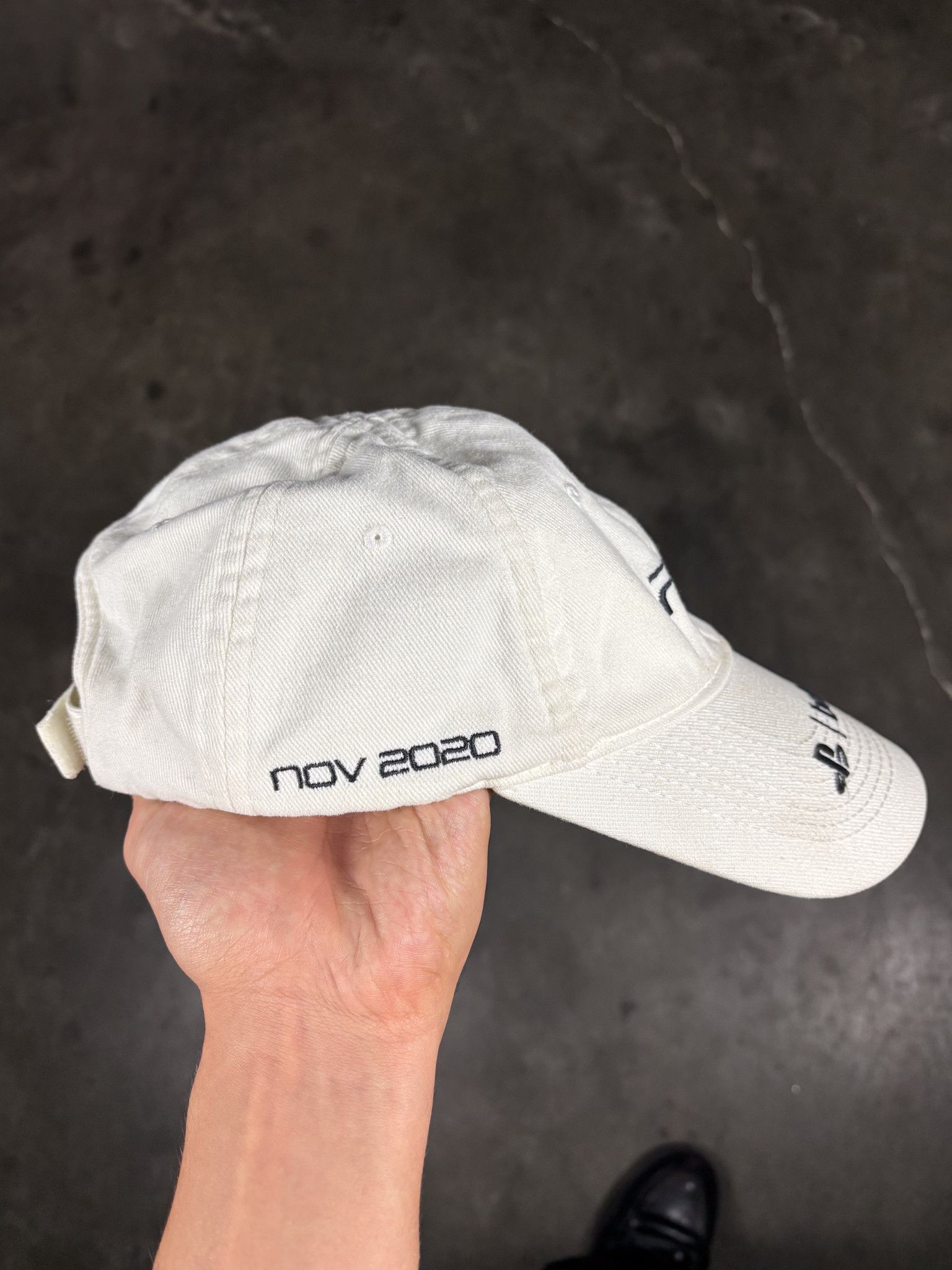 ひ*ち様 Balenciaga PS5 キャップ Lサイズ Balenciaga Hat PS5 in Black & White | FWRD