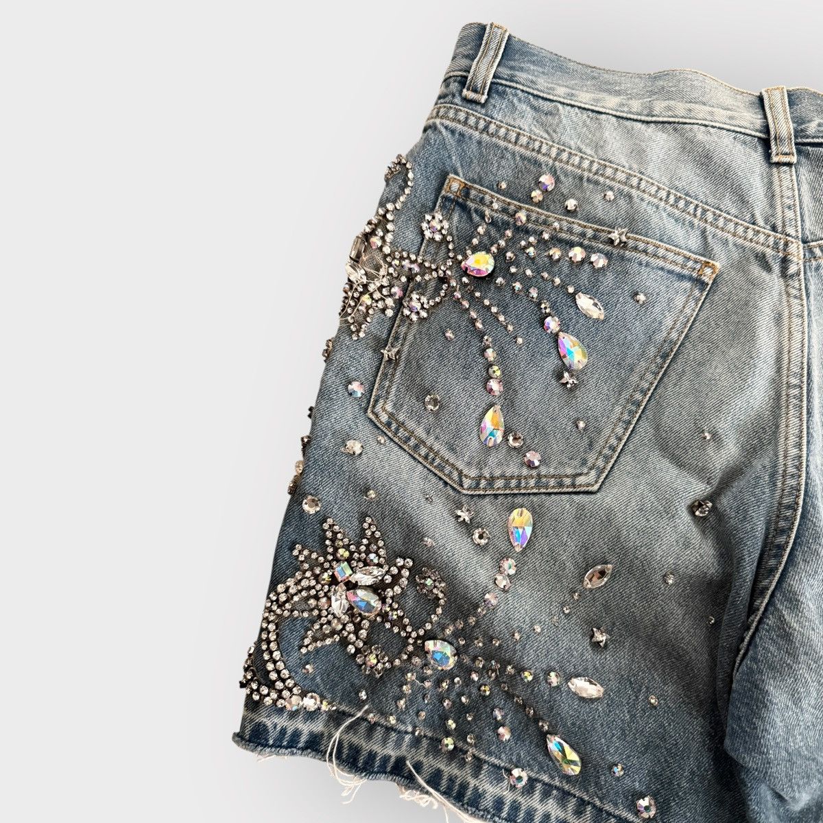 Gucci STEAL! Gucci Blue Stud Embellished Denim Shorts (30) Size US 30 / EU 46 - 7 Thumbnail