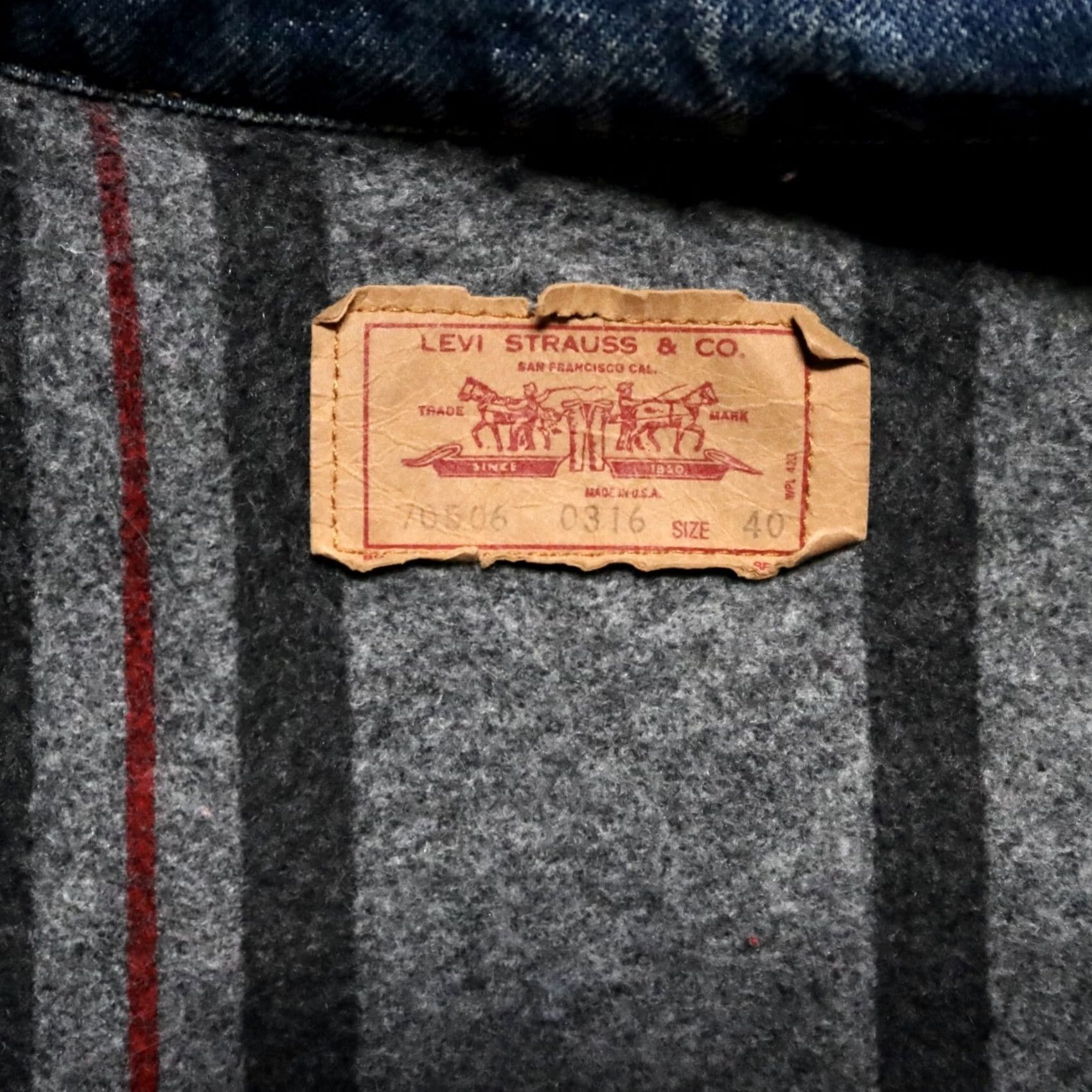 Levi's VINTAGE Levi's Jacket Denim Trucker 90s Sherpa Lined Medium Wash Jacket Mens 40"} Size US 40 / EU 56 - 6 Thumbnail