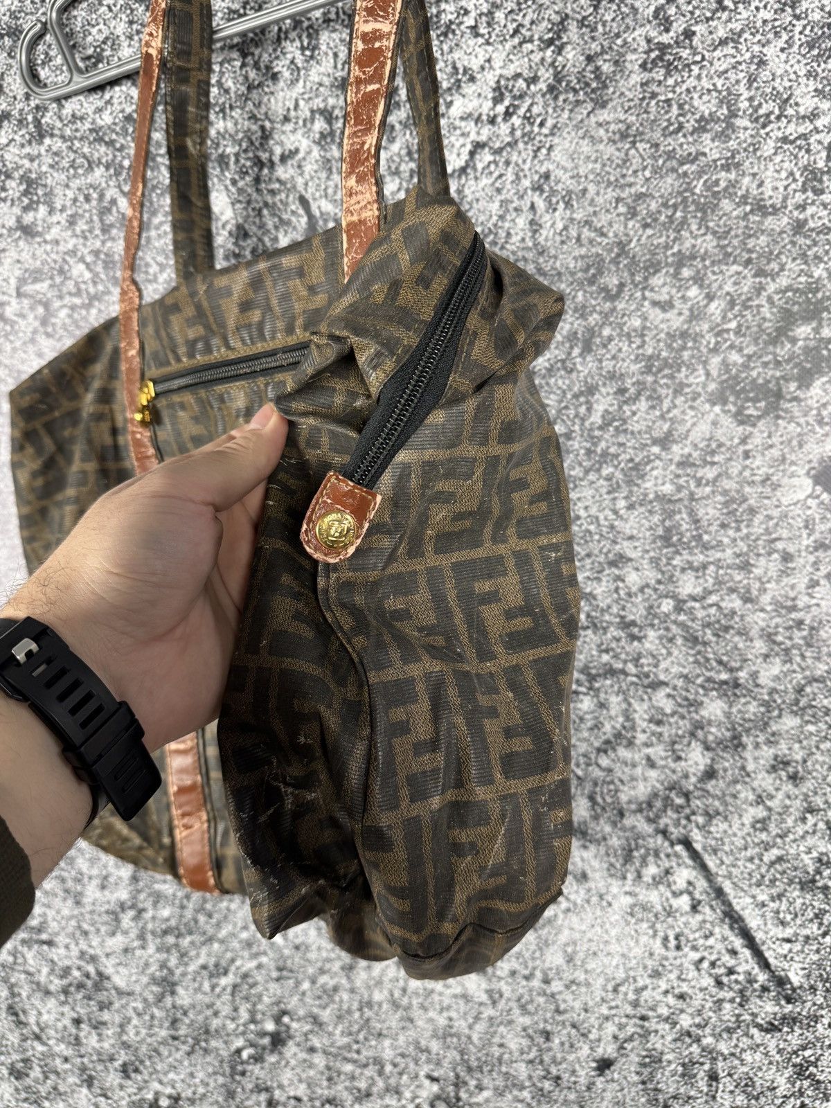 Fendi Rare Fendi Monogram Bag Made in Italy Vintage Luxury Size ONE SIZE - 8 Thumbnail