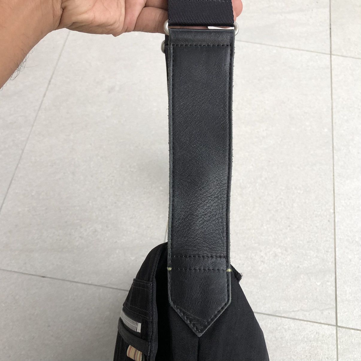 Paul Smith Authentic Paul Smith Genuine Leather Nylon Shoulder Bag Size ONE SIZE - 19 Thumbnail