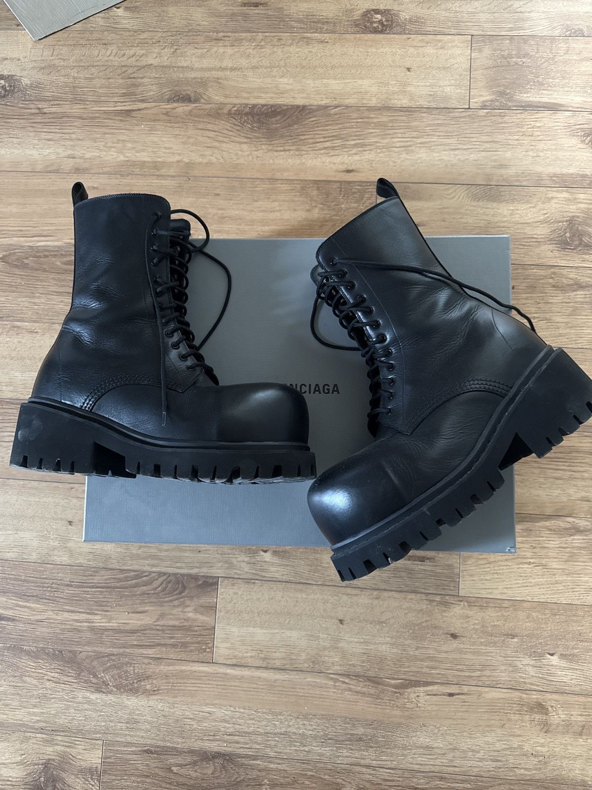 Balenciaga stomper boots size 42 EUR