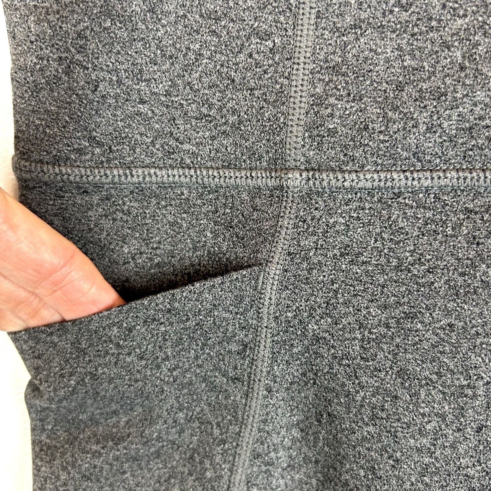 Athleta Athleta Gray Leggings Woman XL Cropped Pants Pockets High Rise Activewear 54023 Size 40" / US 18 - 4 Thumbnail