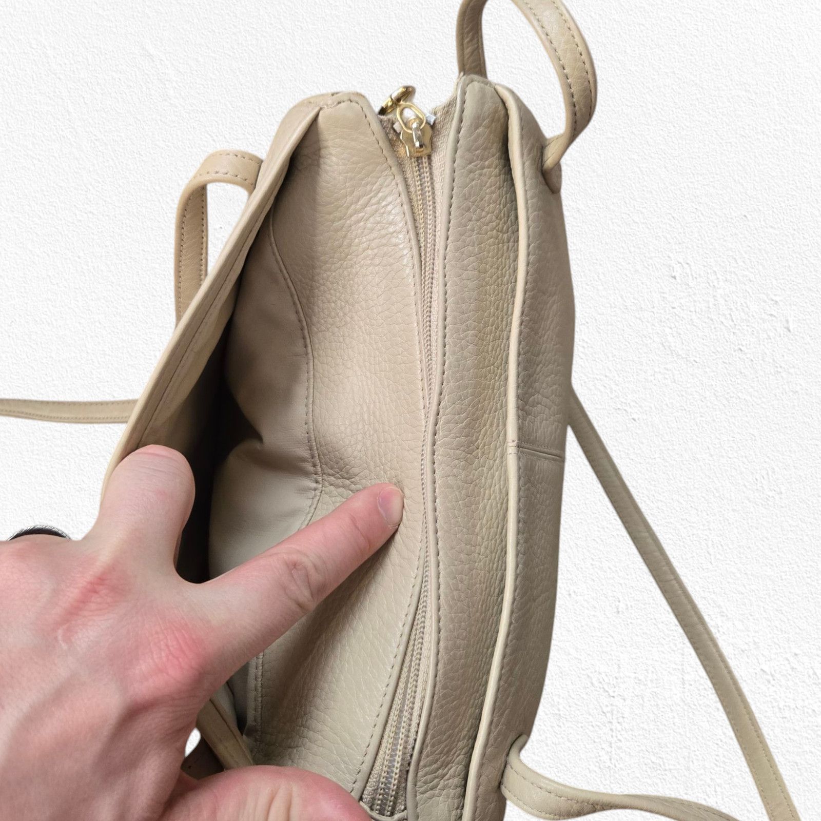 Vintage Vintage Beige Pebbled Leather Shoulder Bag Size ONE SIZE - 12 Thumbnail