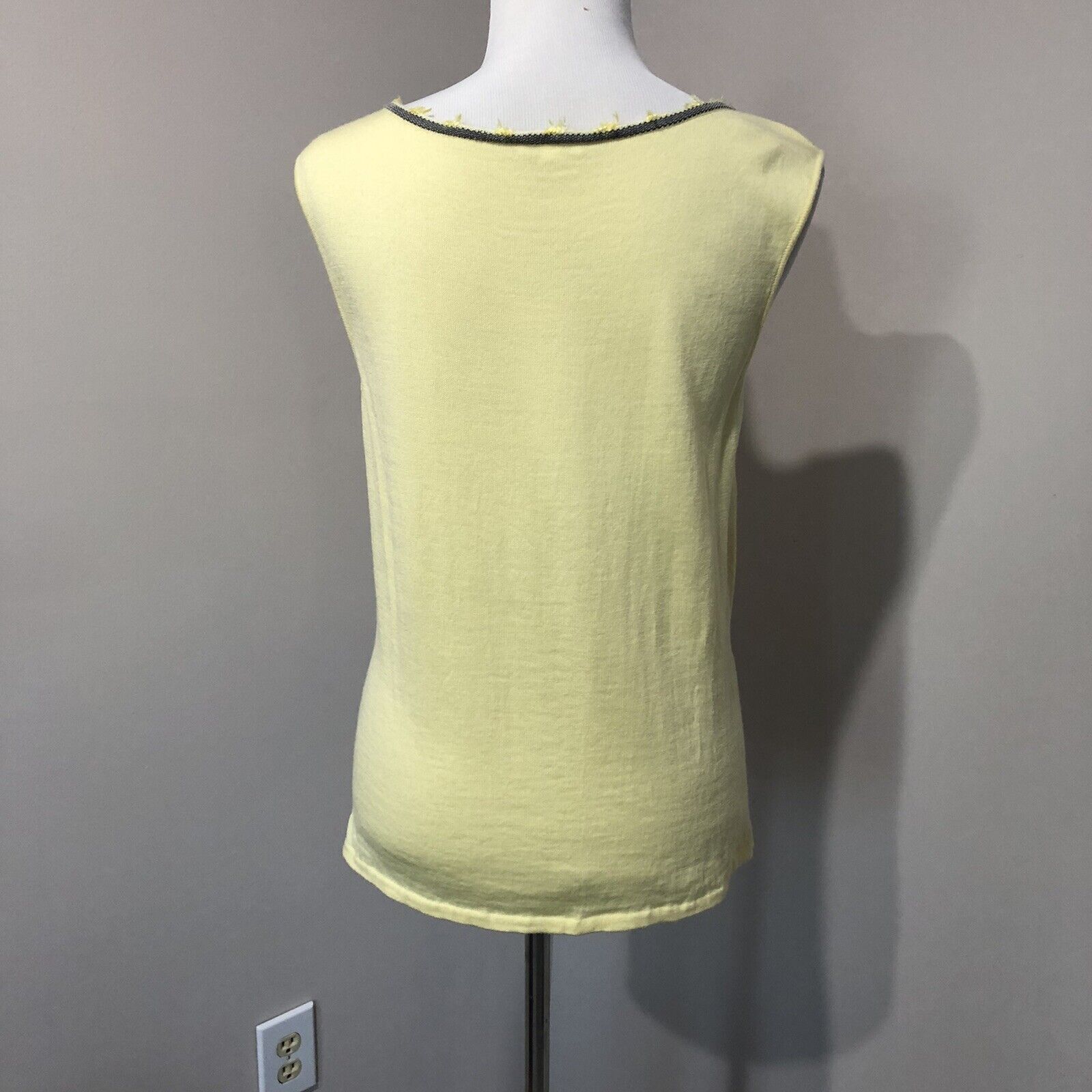 Escada Escada Top Sweater Tank Thin Knit Sleeveless Yellow Wool Siz Size M / US 6-8 / IT 42-44 - 3 Thumbnail
