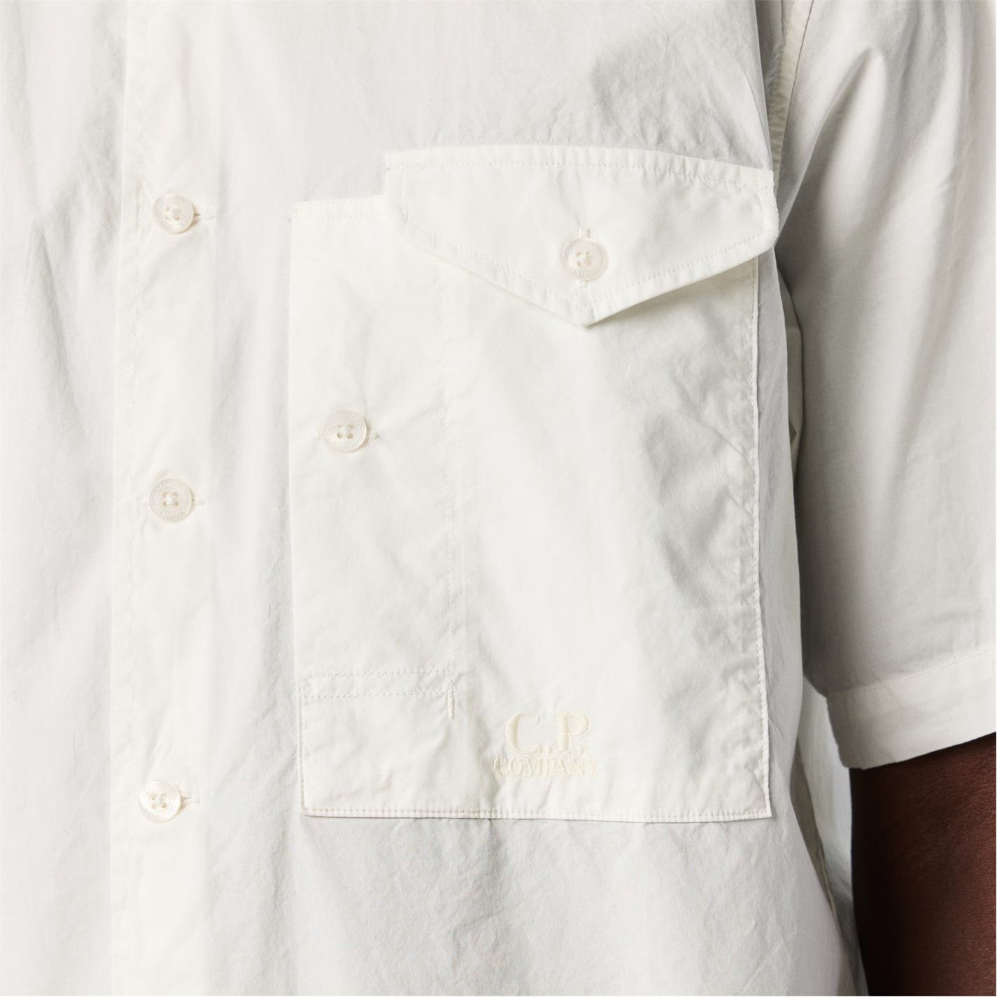C.P. Company o1g2r1mq0426 Short Sleeve Embroidered Logo Shirt in White Size US S / EU 44-46 / 1 - 5 Thumbnail