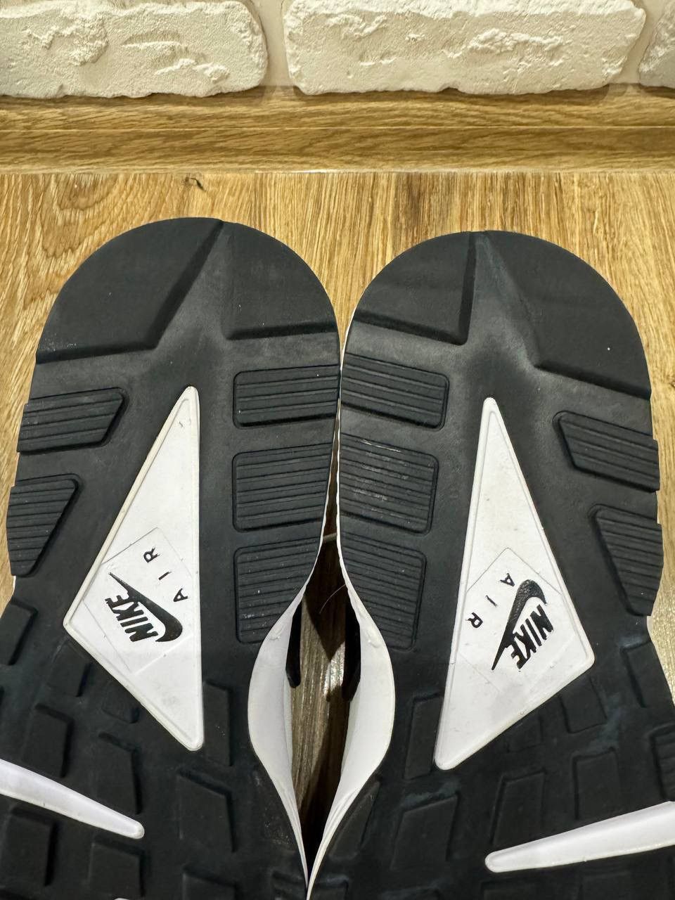 Nike Nike Air Huarache Black White Panda Size US 11 / EU 44 - 17 Thumbnail