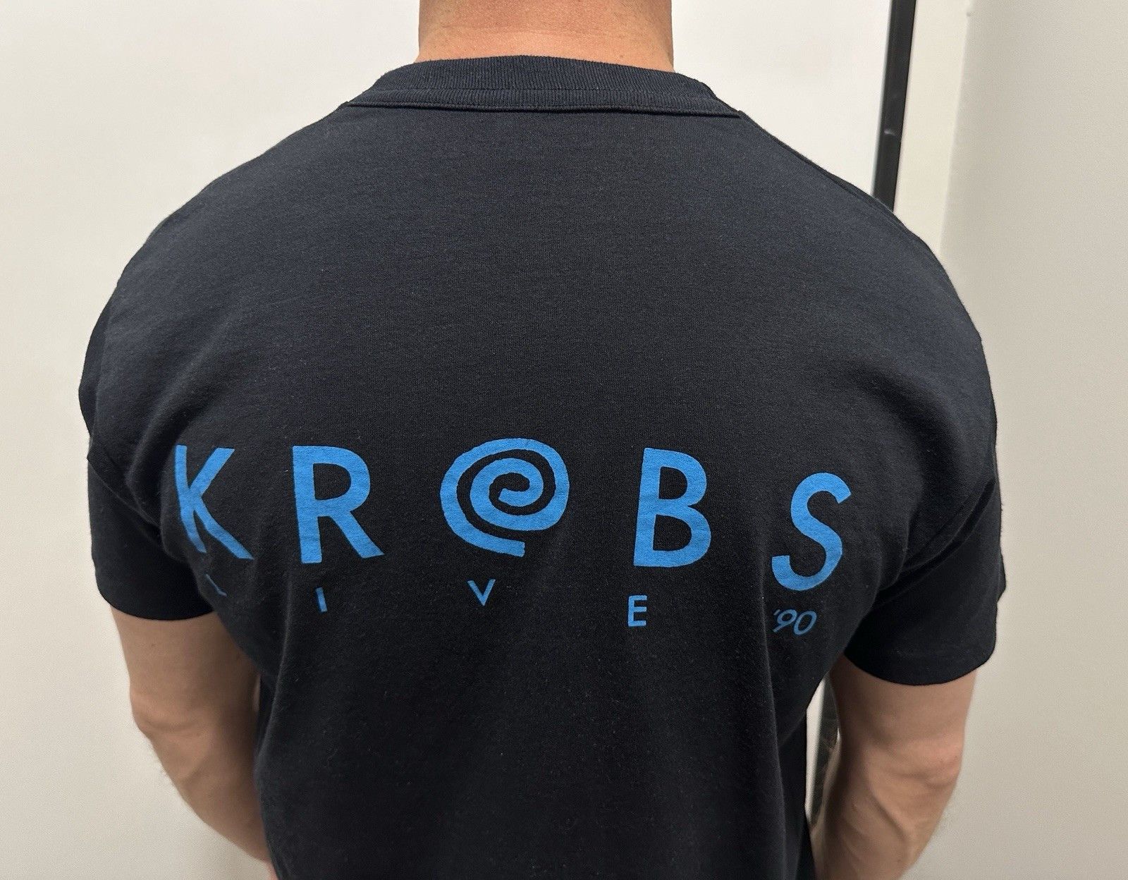 Vintage Vintage 1990s Poul Krebs Fri Som Forar Danish Pop Rock Shirt Size US L / EU 52-54 / 3 - 7 Thumbnail