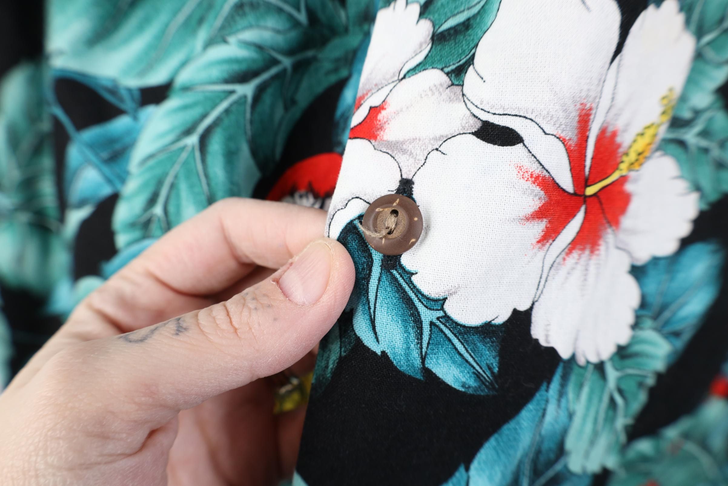 Vintage Vintage 90s Magnum PI Tom Selleck Parrot Button Shirt Size US L / EU 52-54 / 3 - 4 Thumbnail