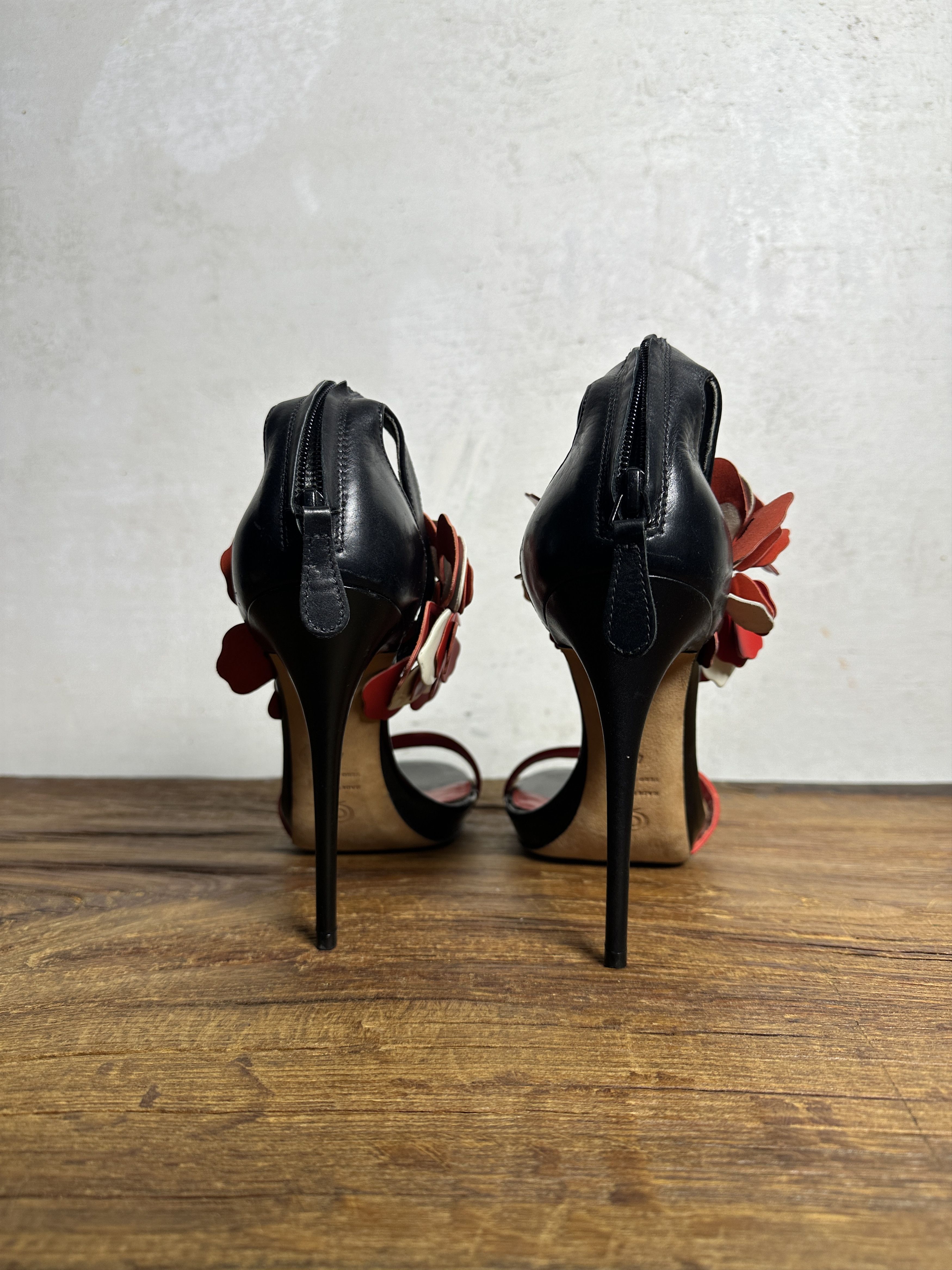 Alexander McQueen Alexander McQueen Flower-Embellished Heeled Sandals Size US 9 / IT 39 - 7 Thumbnail