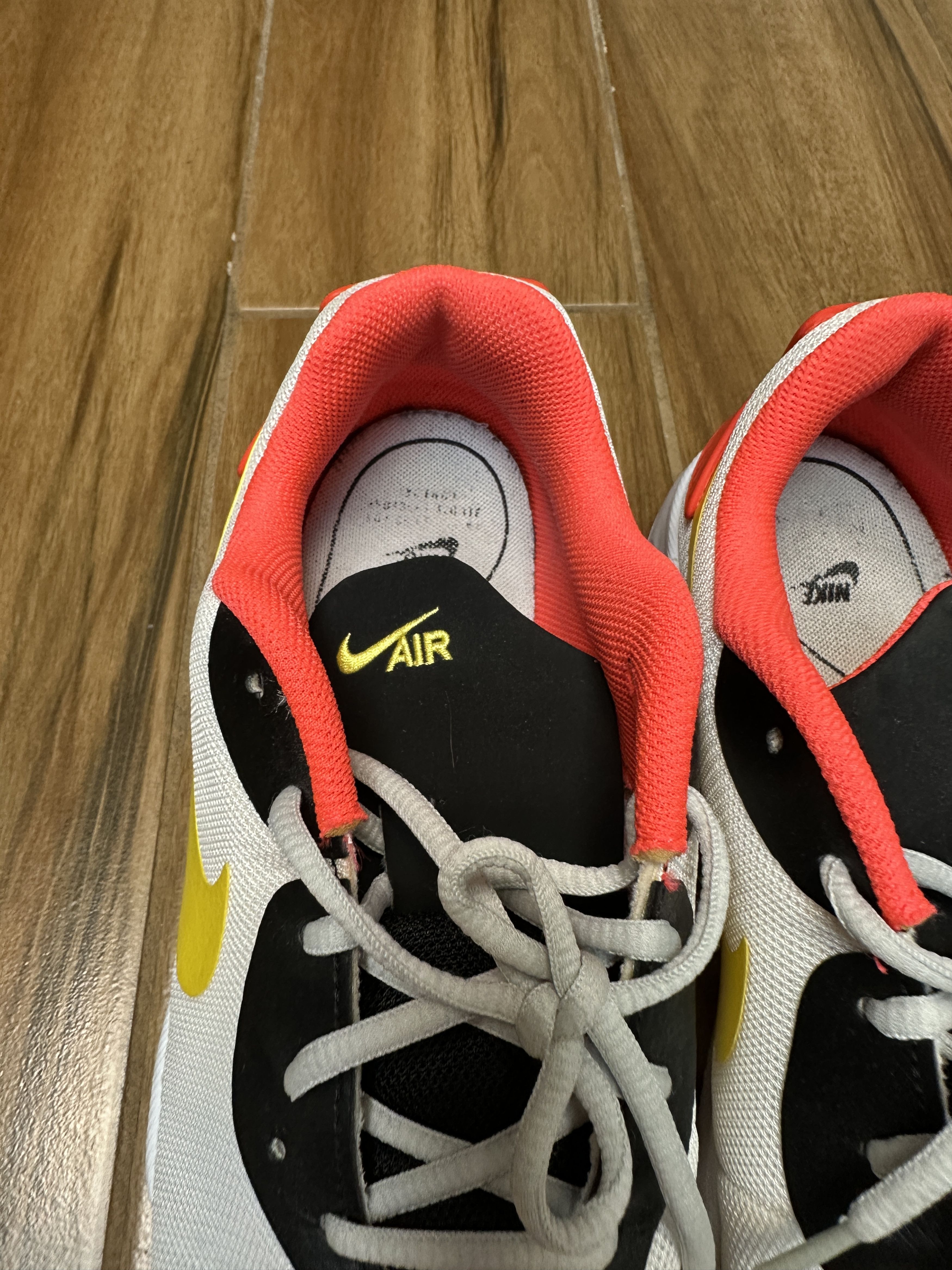 Nike Nike Air Max Oketo White/Bright Crimson/Chrome Yellow Size US 9 / EU 42 - 9 Thumbnail