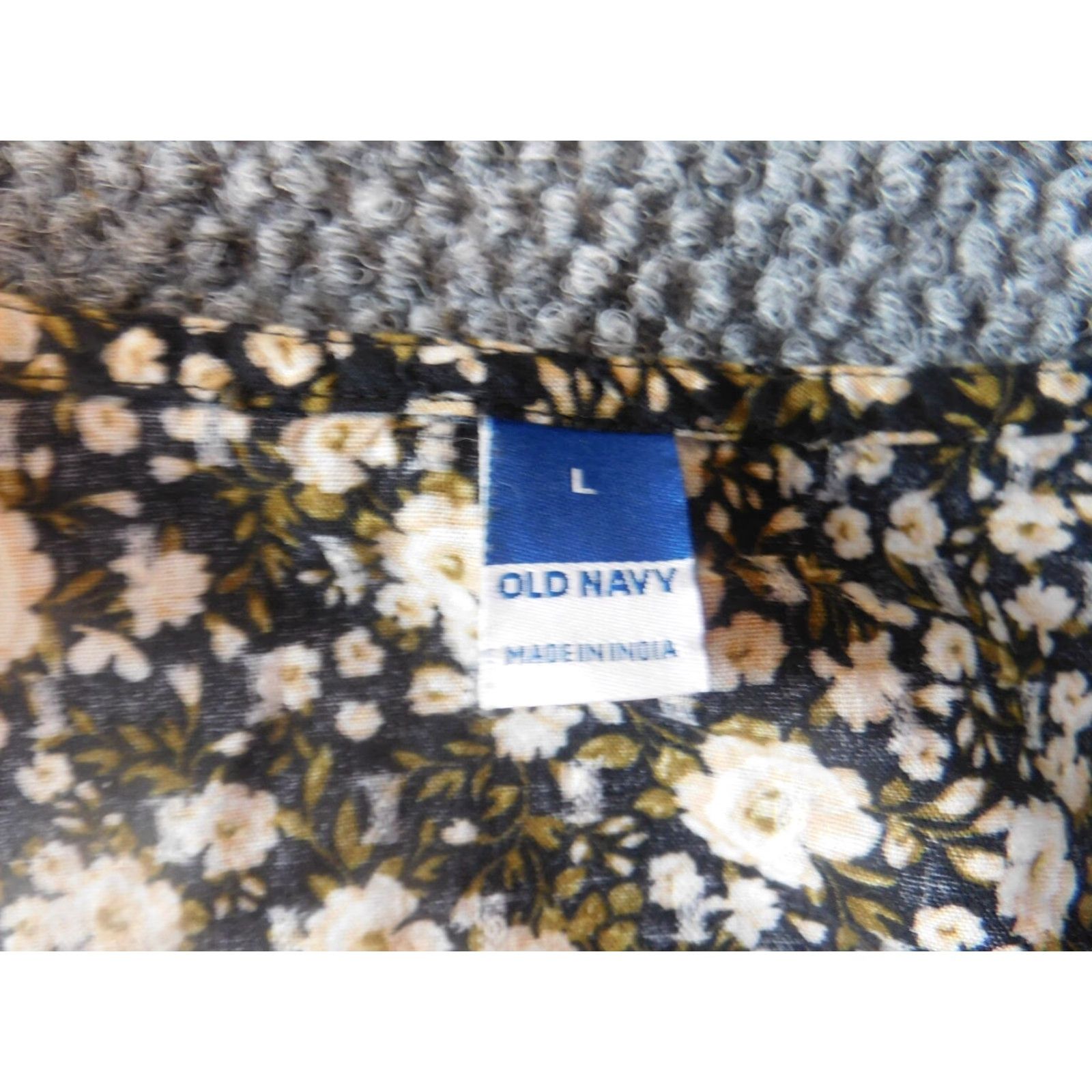 Old Navy Old Navy Womens Blouse L Black Floral Button-Up Casual Pulse? Size L / US 10 / IT 46 - 4 Thumbnail
