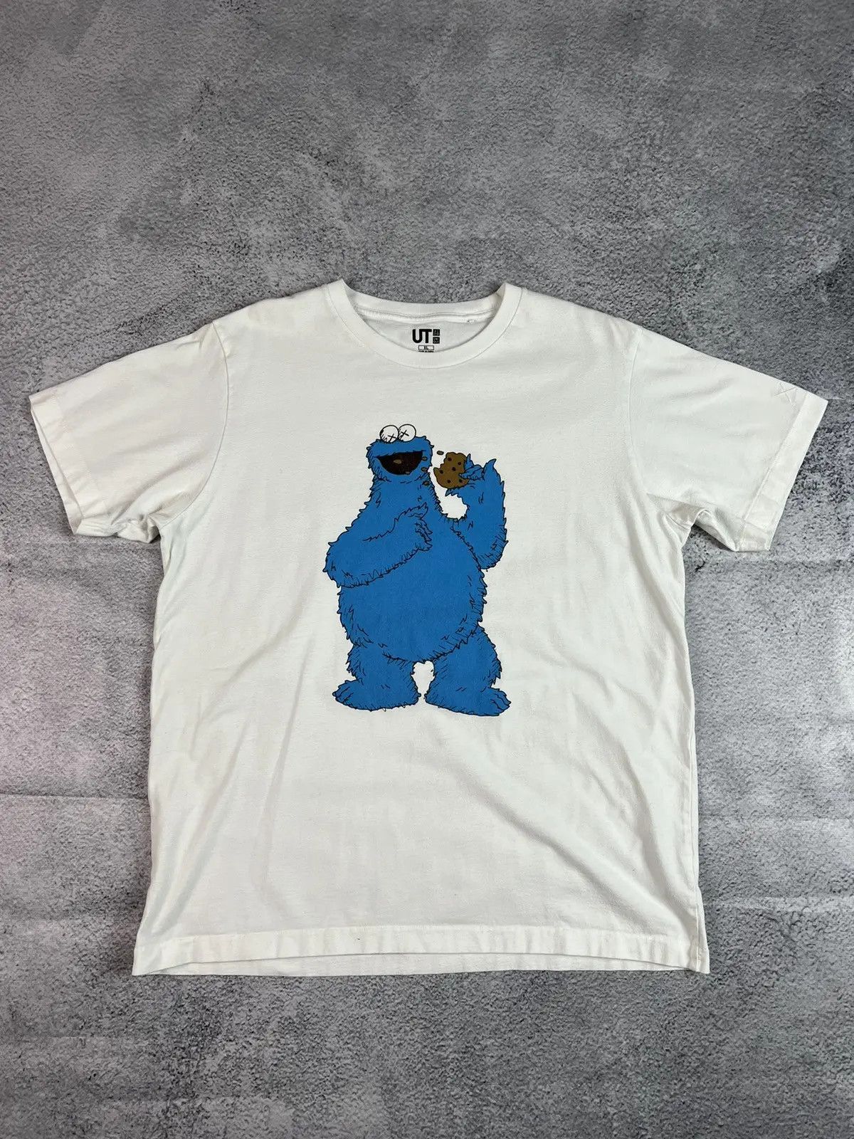 Japanese Brand × Kaws × Uniqlo Uniqlo x Kaws art tee Size US XL / EU 56 / 4 - 1 Thumbnail