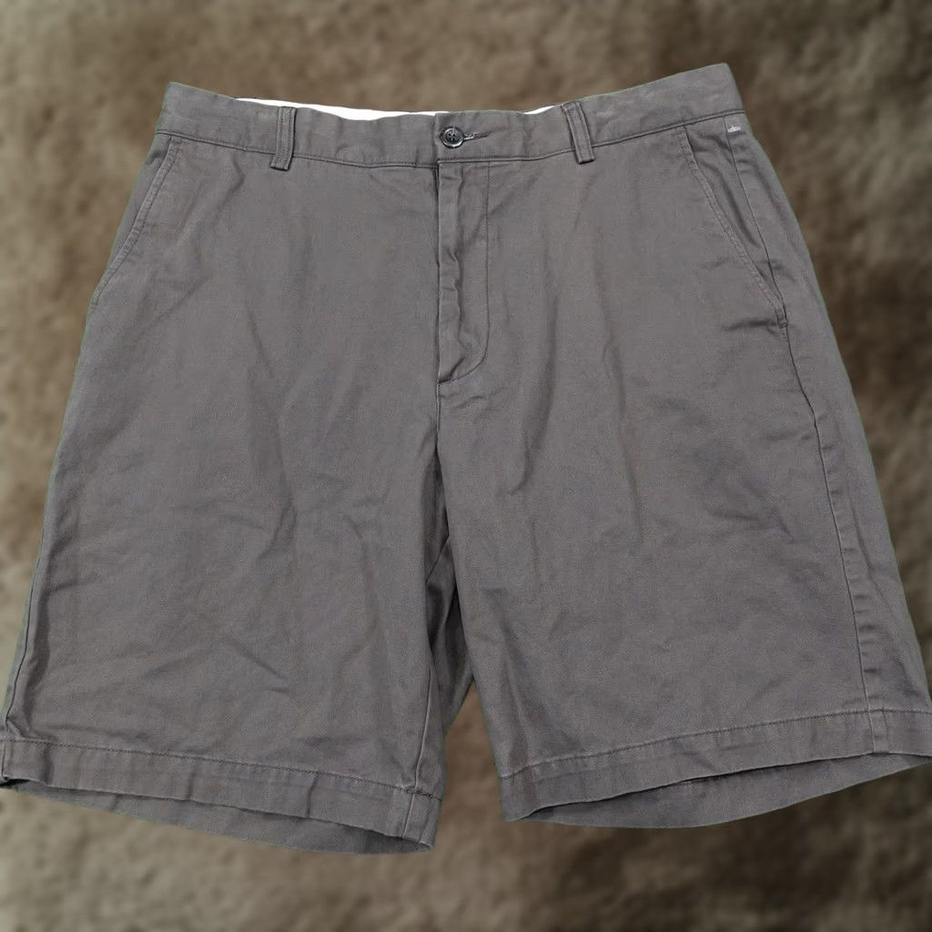 Roundtree & Yorke Roundtree & Yorke Shorts Mens 36 Gray Chino Relaxed Fit 100% Cotton Casuals Shorts Mens 36 Gray Chino Relaxed Fit 100% Cotton Size US 36 / EU 52 - 1 Thumbnail