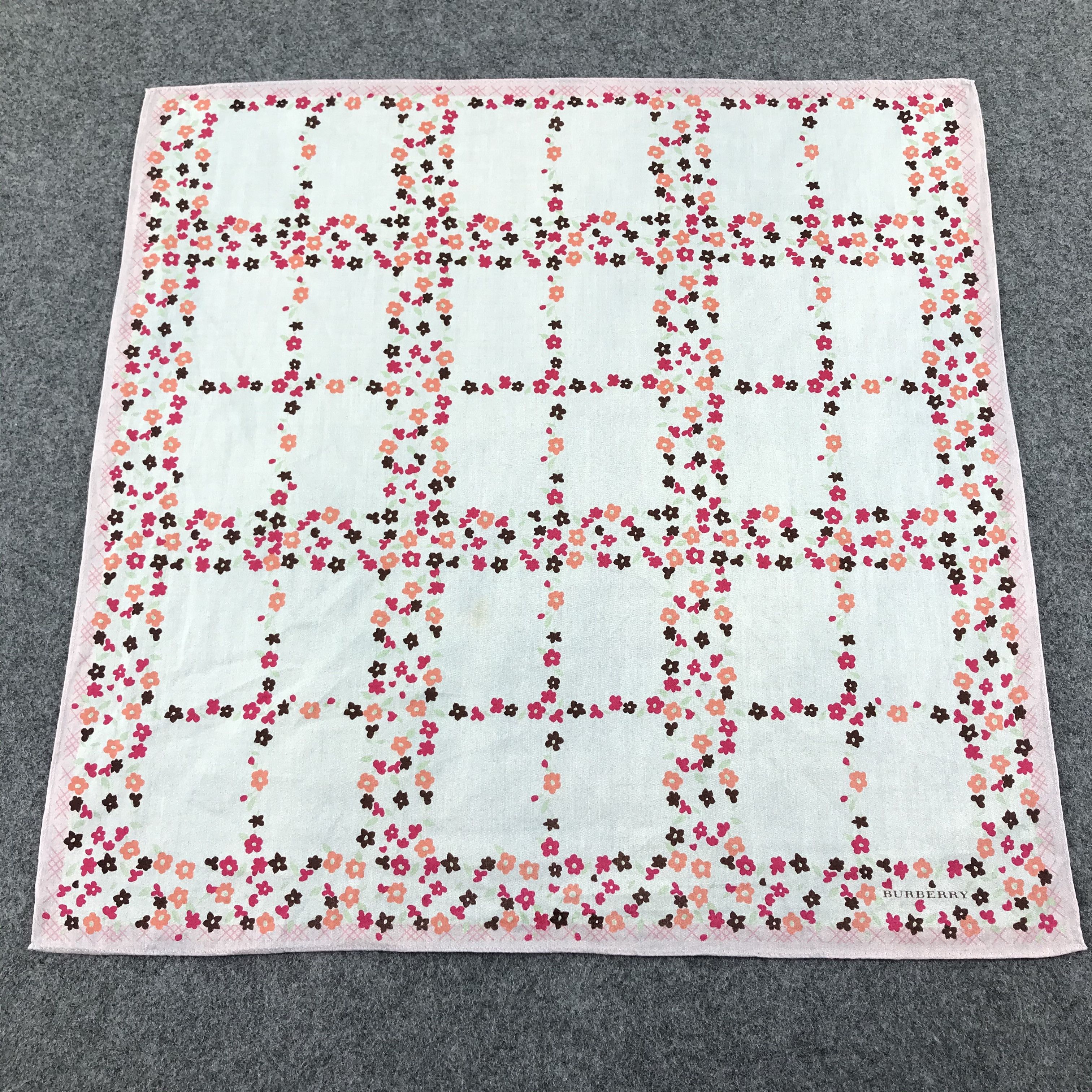 Burberry Burberry Floral Handkerchief Neckerchief Bandana H379 Size ONE SIZE - 1 Thumbnail