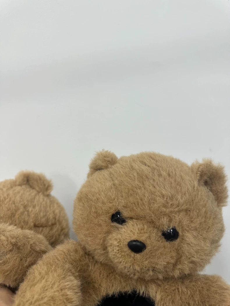 Vetements Vetements size 36-37 19Fw Hug me Slipper Teddy Bear Slipper Size US 5 / EU 37 - 2 Thumbnail