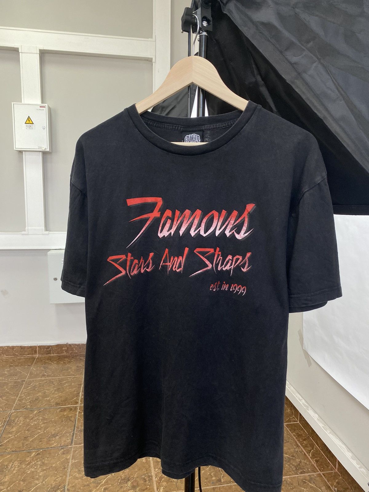 Famous Stars And Straps 🇺🇸 Vintage 1999 Famous Stars and Straps T-Shirt Rare Retro Size US L / EU 52-54 / 3 - 1 Thumbnail