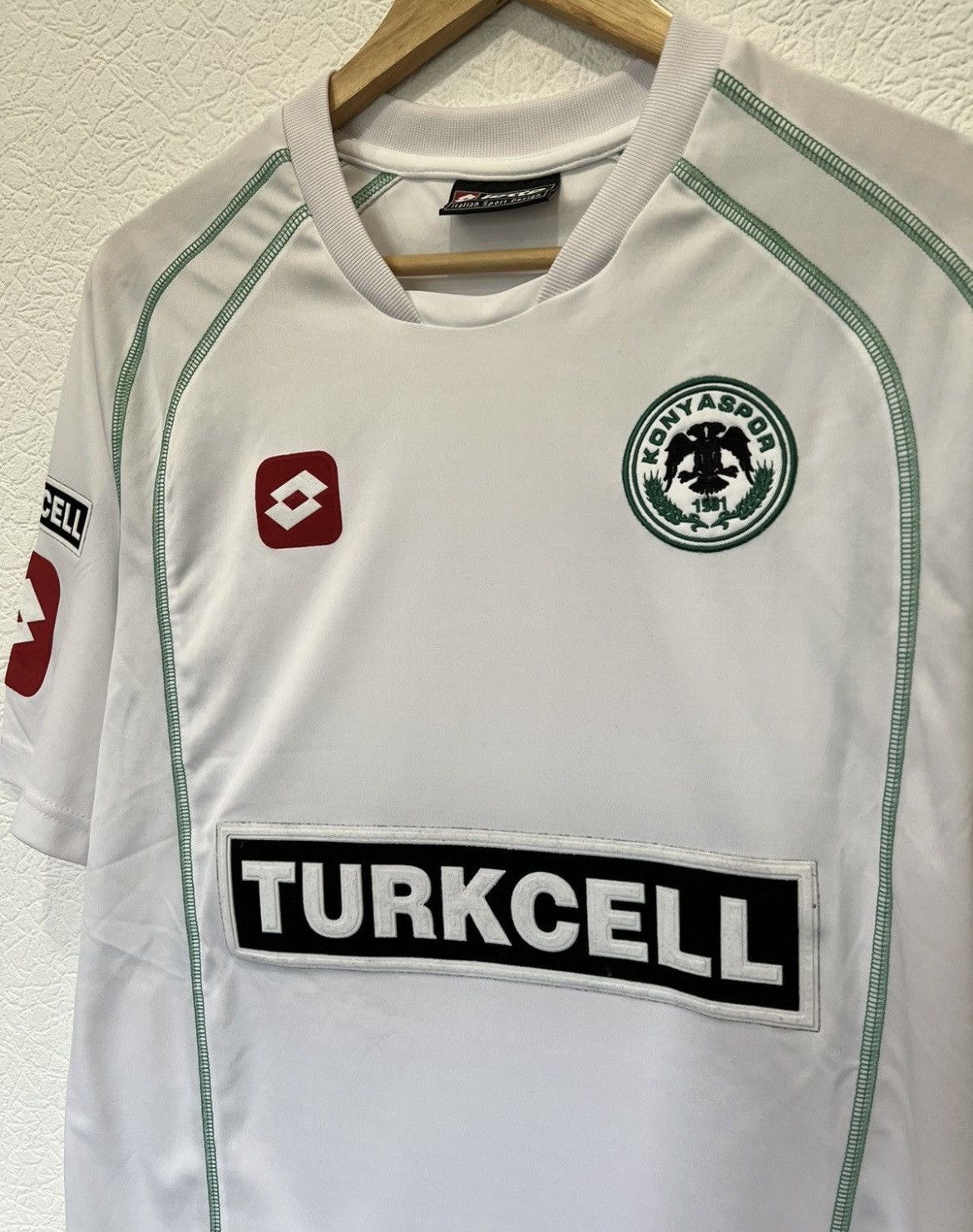 Lotto Sport KONYASPOR LOTTO 2005/2006 HOME KIT SOCCER JERSEY TURKCELL Size US L / EU 52-54 / 3 - 2 Thumbnail