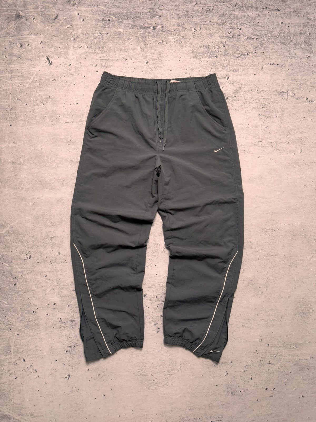 Nike × Vintage NIKE VINTAGE BASIC LOGO OVERSIZE BAGGY PANTS Size US 34 / EU 50 - 1 Thumbnail