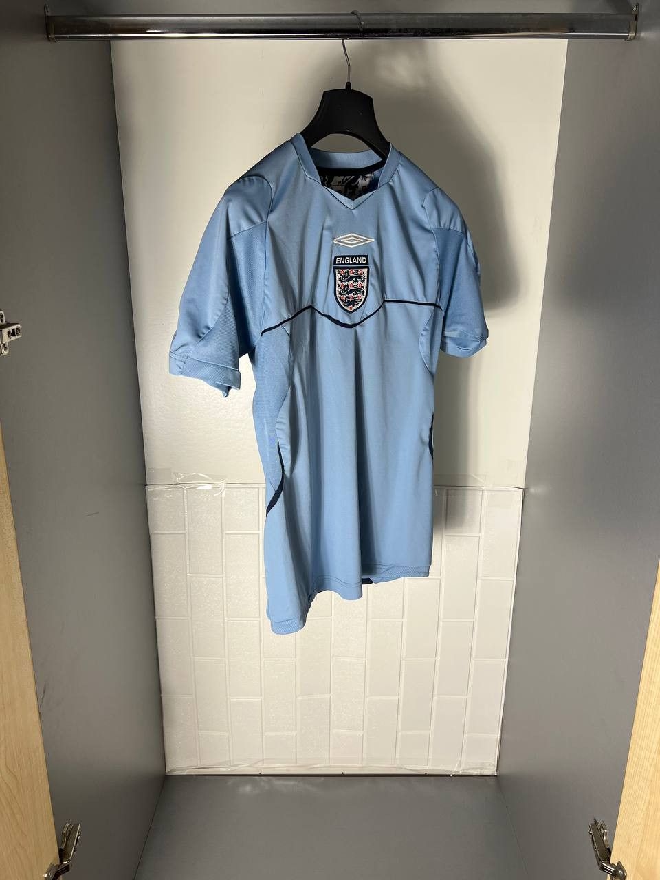 Umbro VINTAGE UMBRO ENGLAND RETRO SOCCER JERSEY MANCHESTER Y2K 90s Size US S / EU 44-46 / 1 - 5 Thumbnail