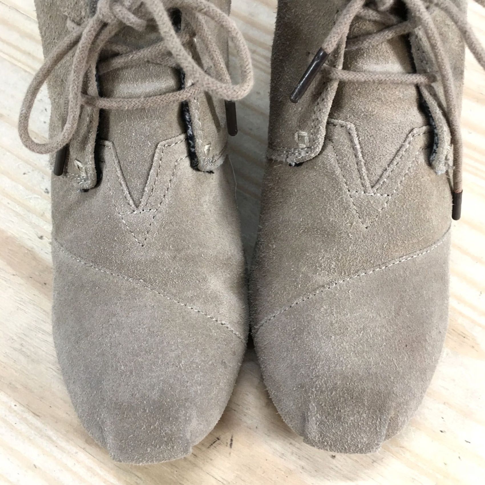 Toms TOMS Boots Beige Suede Desert Lace Up Wedge Ankle Bootie 9 Casual Womens/Bootie/Bootie/Footwear (Size 9) Size US 9 / IT 39 - 6 Thumbnail