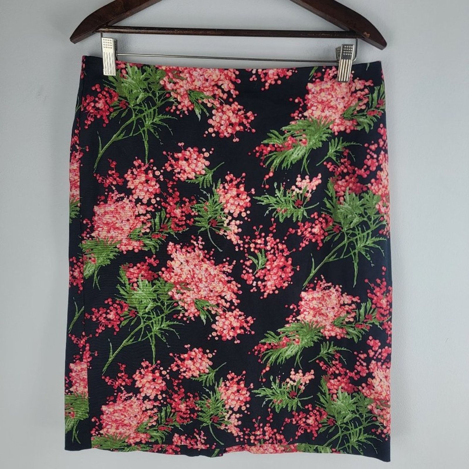 Talbots Talbots Black Floral Pencil Skirt Back Zip Petite Black Size 34" / US 12 / IT 48 - 2 Thumbnail
