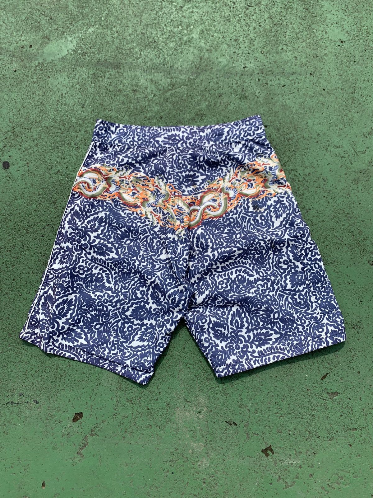 Quiksilver VINTAGE QUIKSILVER DRAGON BOARD SHORTS Size US 32 / EU 48 - 2 Thumbnail