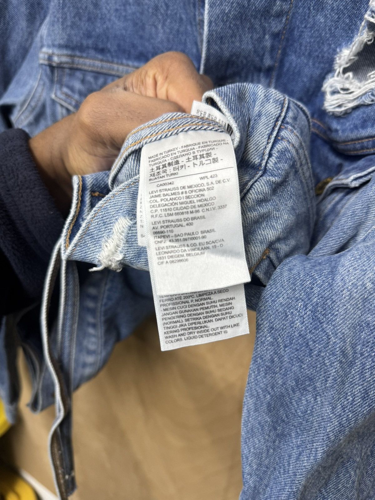 Kith × Levi's Kith x Levis Strawberry Fields Trucker Jacket Washed Blue Size US M / EU 48-50 / 2 - 7 Thumbnail