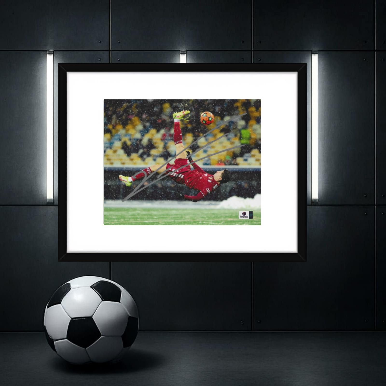Other Robert Lewandowski Autographed 8x10 Photo With COA W/Frame Size ONE SIZE - 1 Thumbnail