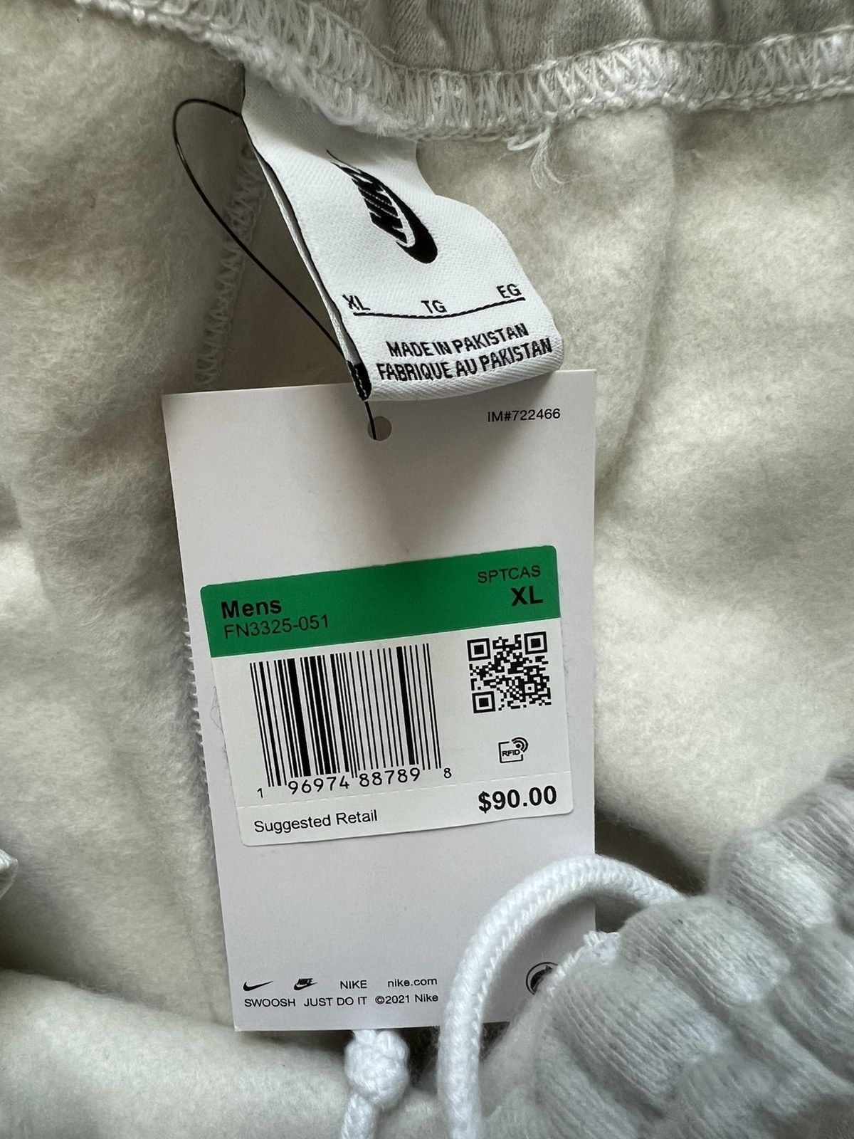 Nike Solo Swoosh Fleece Shorts White Loose Fit