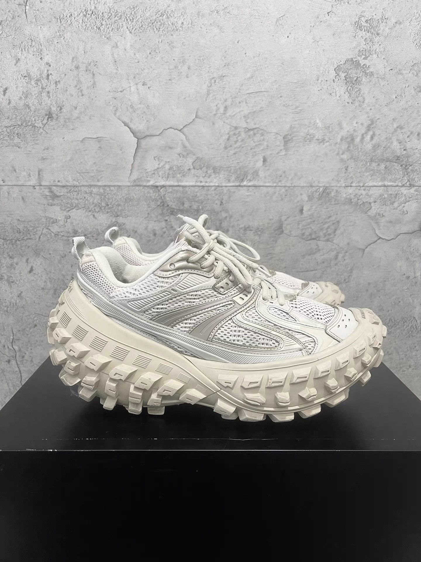 Balenciaga Balenciaga Defender Tire Sneaker K34 Size US 8 / EU 41 - 1 Thumbnail