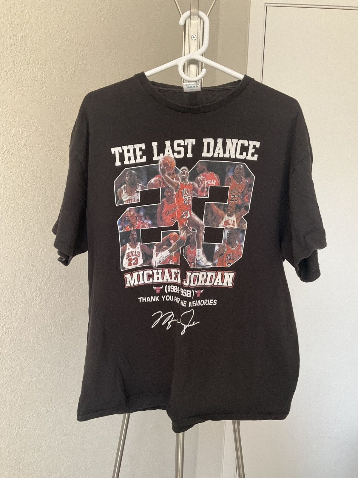 NBA × Vintage Michael Jordan NBA “The Last Dance” Black Tee Size US XL / EU 56 / 4 - 1 Thumbnail