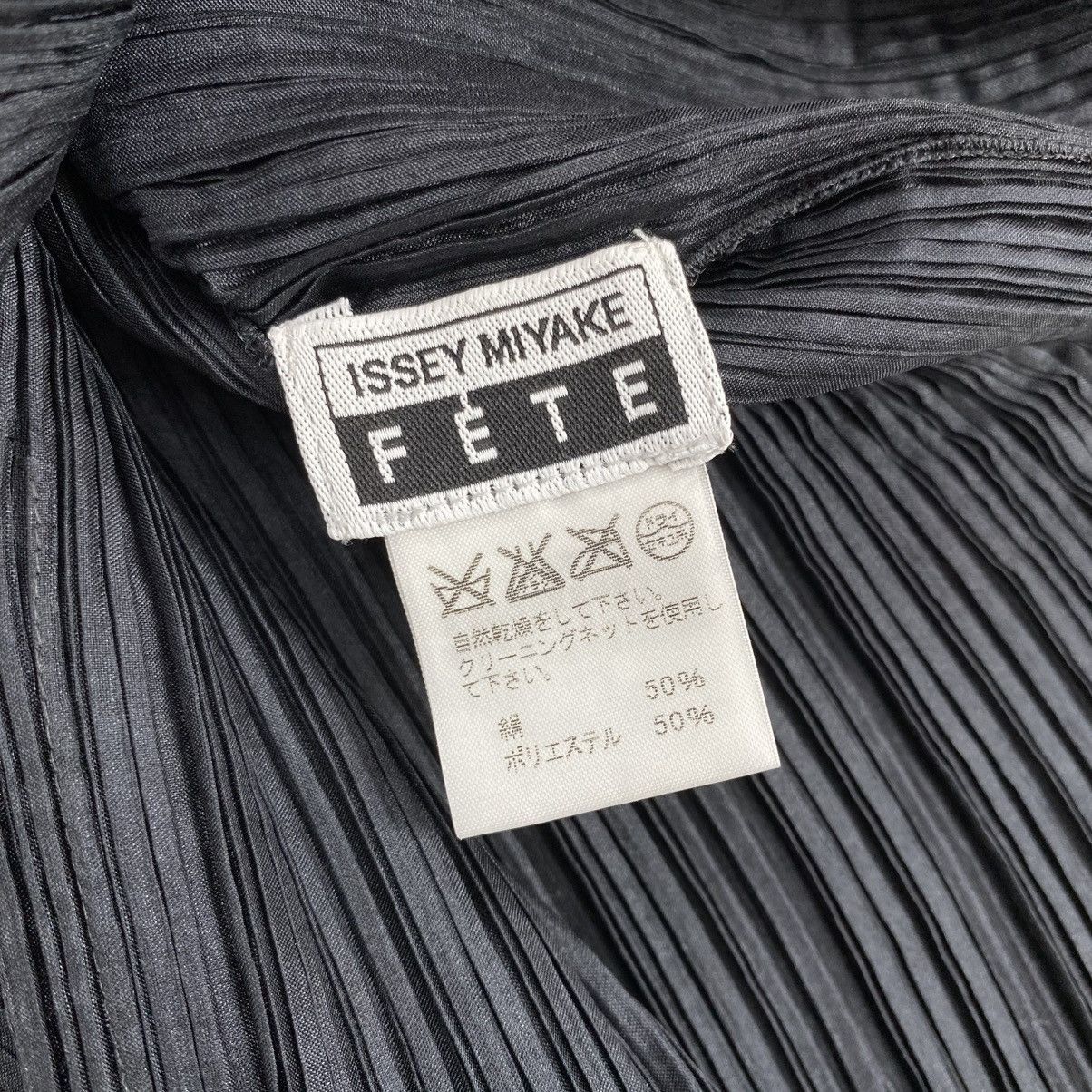 Pleats Please Issey Miyake Vintage Pleats Please Issey Fete Miyake Black V Neck Top🖤 Size US S / EU 44-46 / 1 - 5 Thumbnail