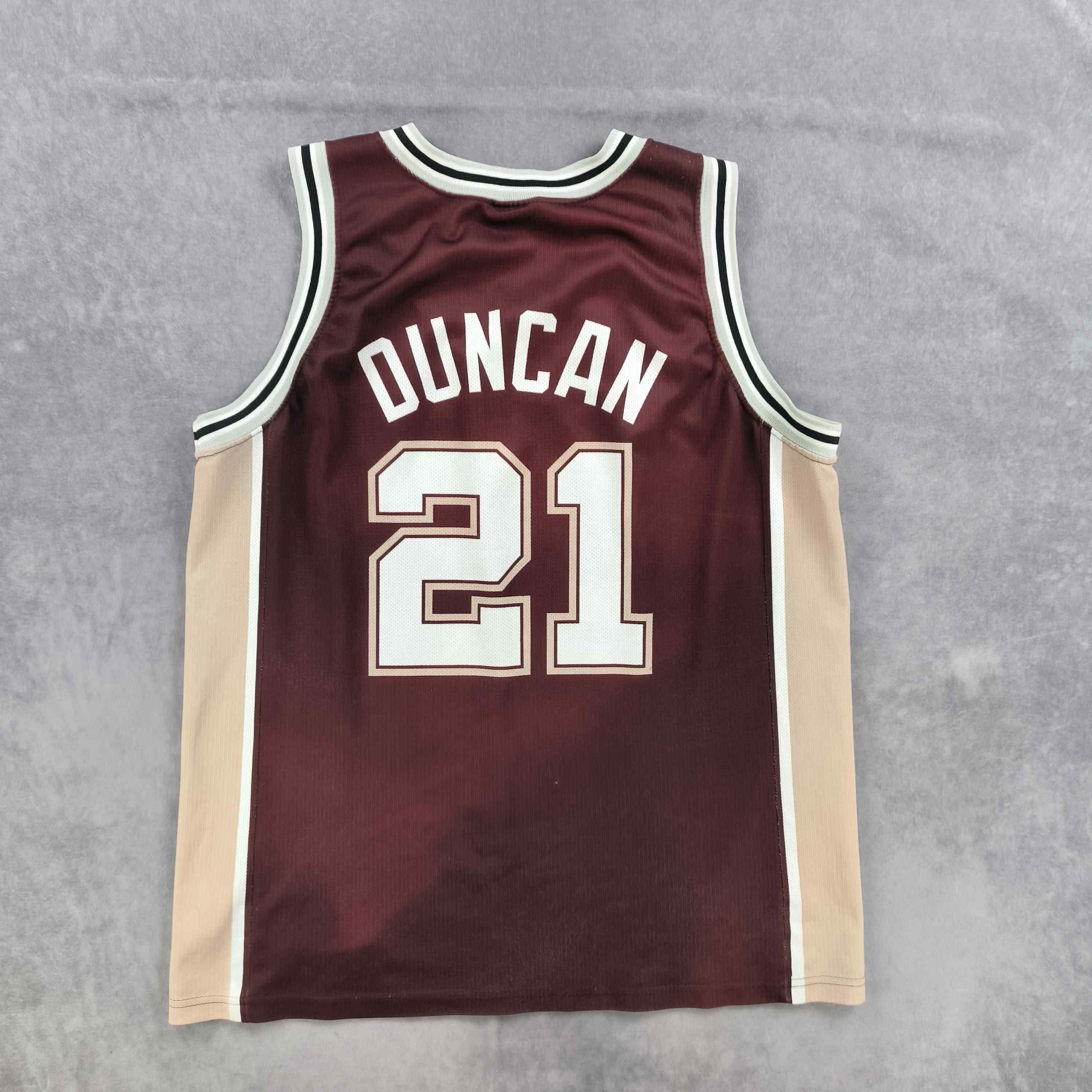 Champion San Antonio Spurs Tim Duncan Champion EU NBA jersey size XL Size US XL / EU 56 / 4 - 2 Thumbnail