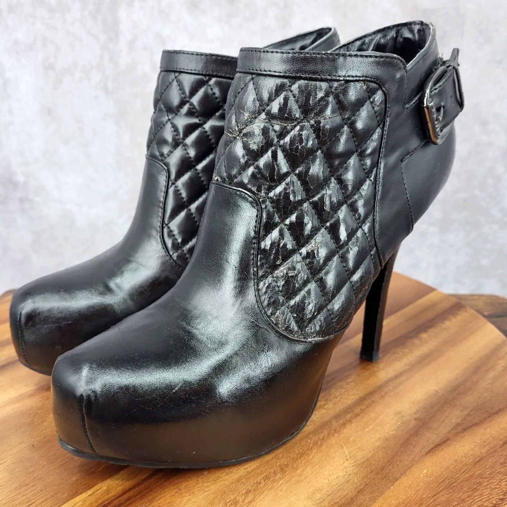 Guess GUESS Platform Heels Womens 10 Black Faux Leather Ankle Boots Booties Quilted Size US 10 / IT 40 - 6 Thumbnail