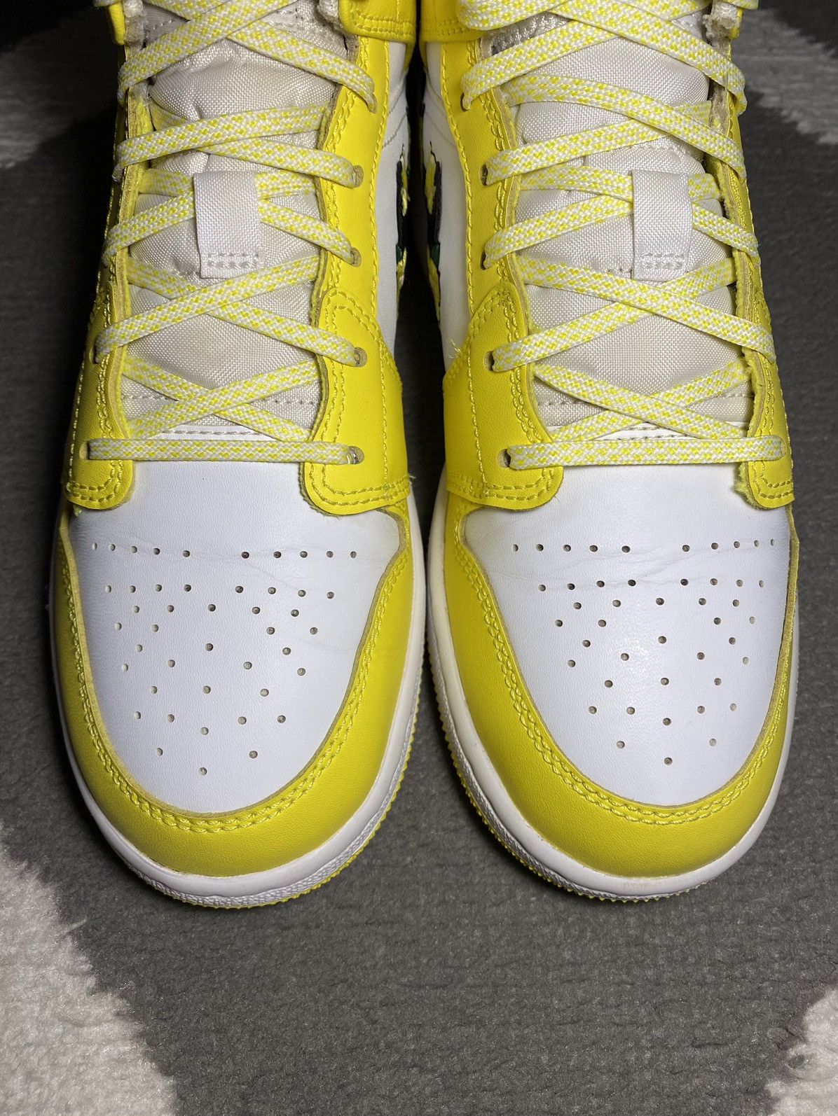 Jordan Brand × Nike Nike Air Jordan 1 Mid Dynamic Yellow Floral (GS) sneakers Size US 6.5 / IT 36.5 - 10 Thumbnail