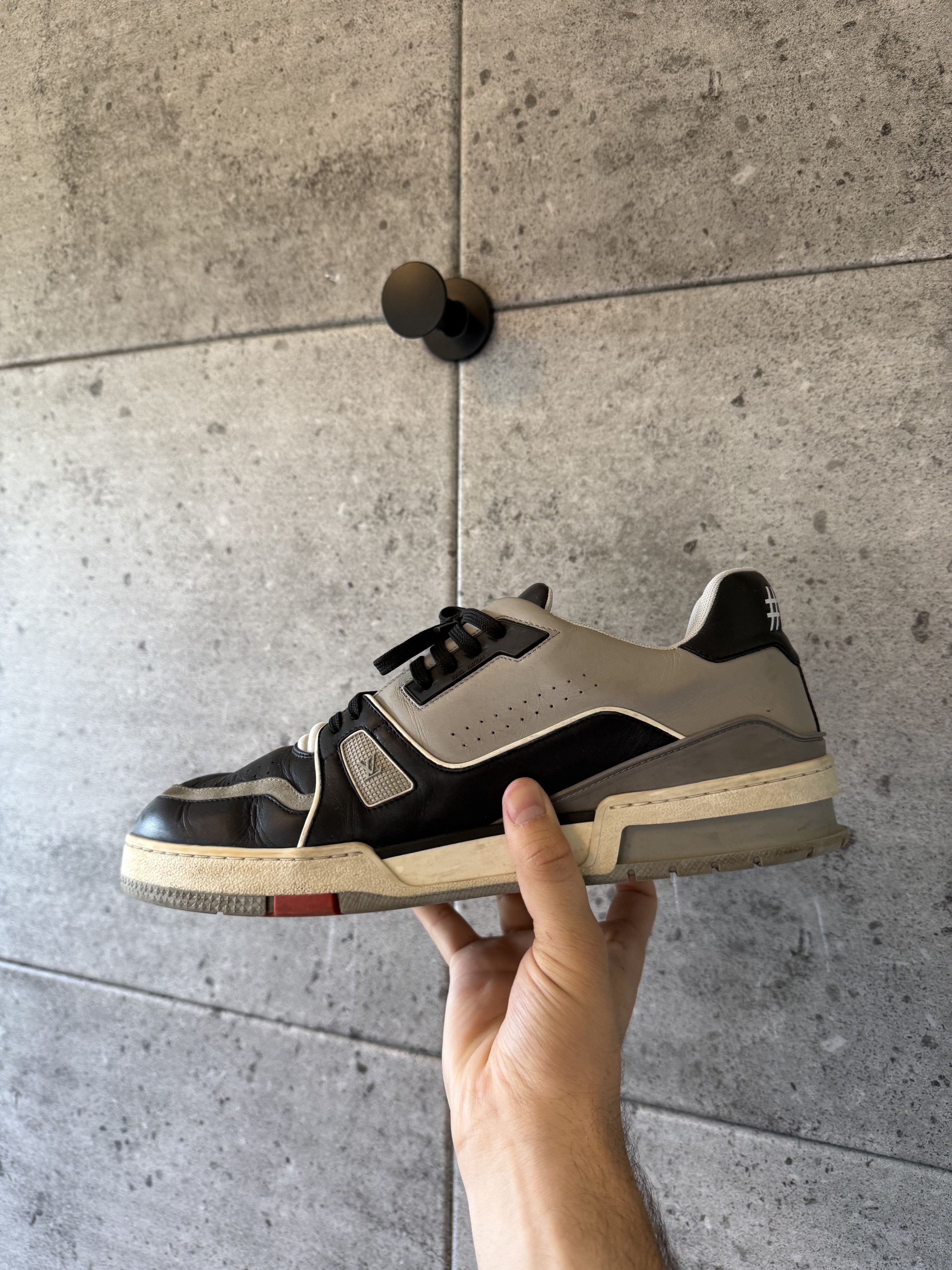 Louis Vuitton × Virgil Abloh Louis Vuitton Virgil abloh og trainer sneakers Size US 9 / EU 42 - 10 Thumbnail